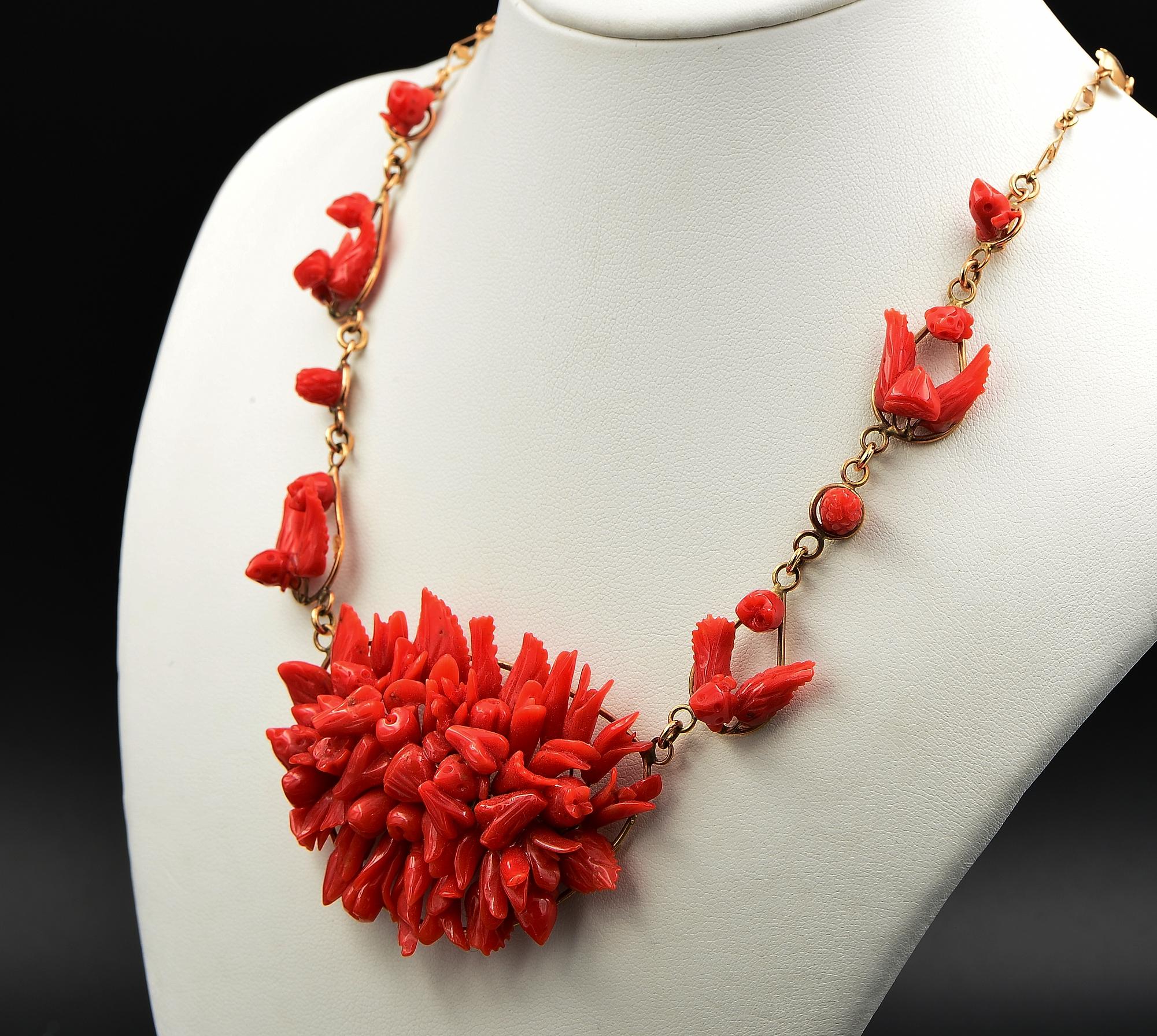 Tutti Frutti-Halskette aus massivem 9 KT Roségold mit roter Koralle Damen im Angebot