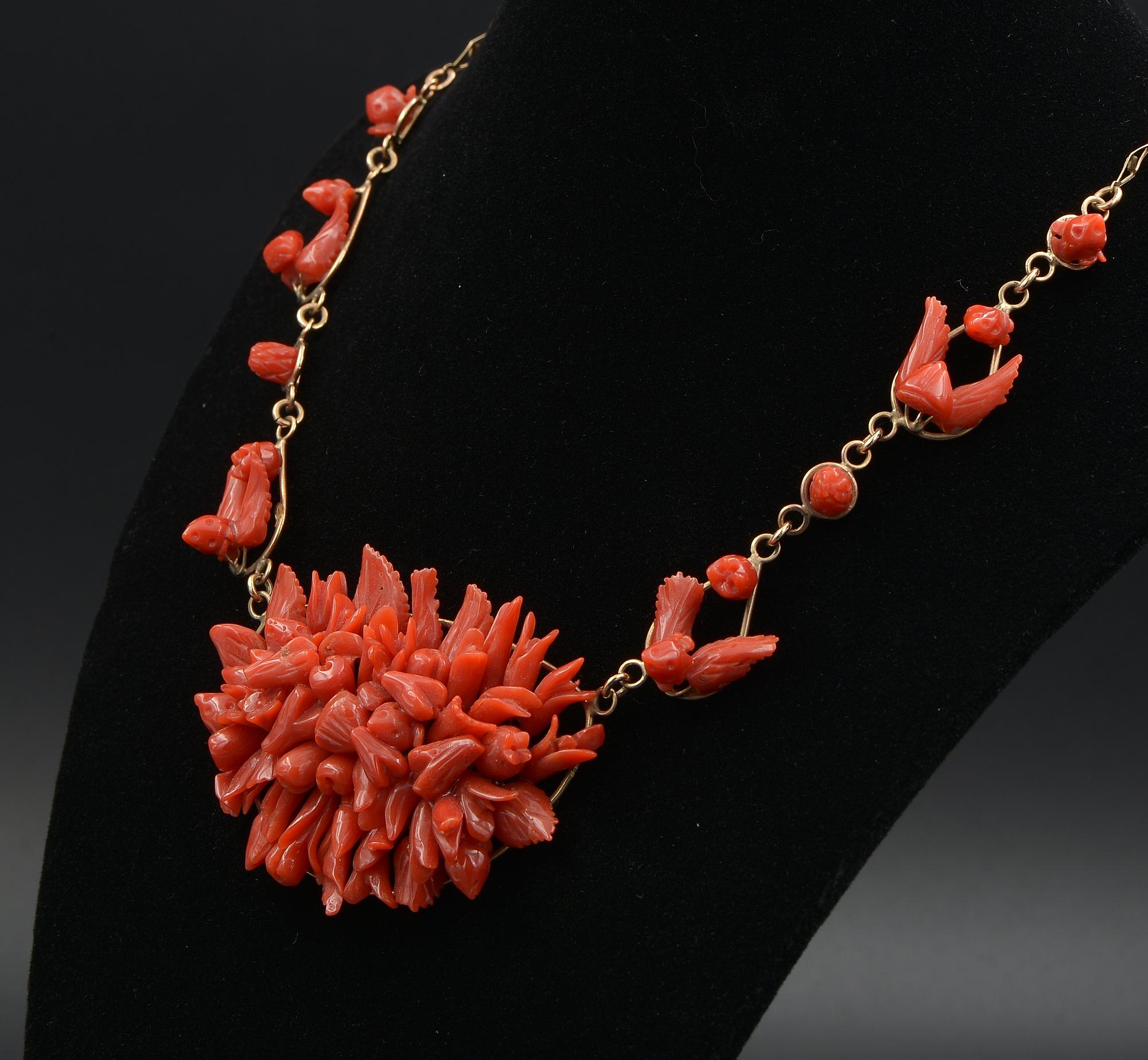 Tutti Frutti-Halskette aus massivem 9 KT Roségold mit roter Koralle im Angebot 1