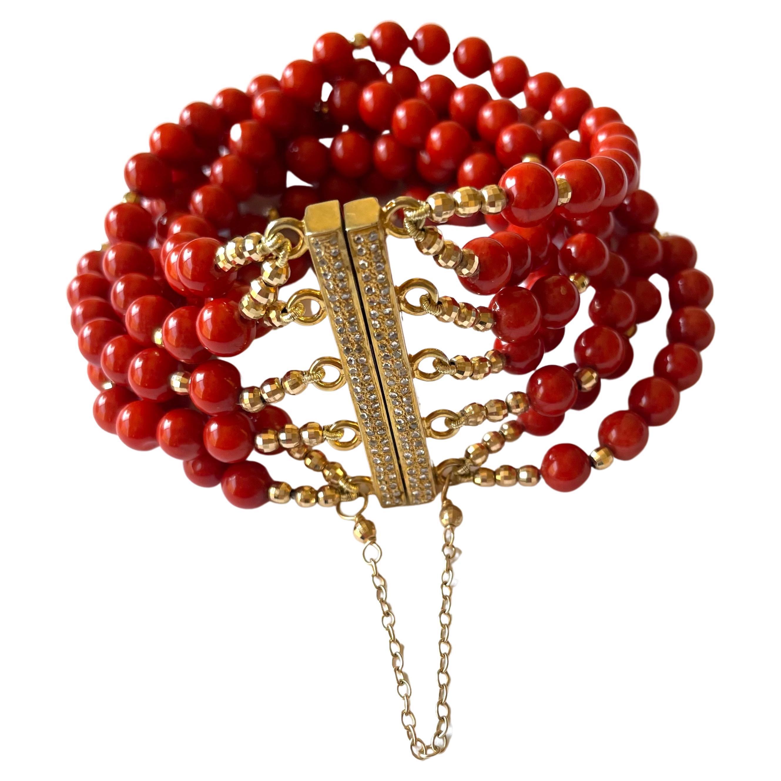 Mehrreihiges Armband aus roter Koralle mit Pavé-Diamantverschluss im Angebot 6