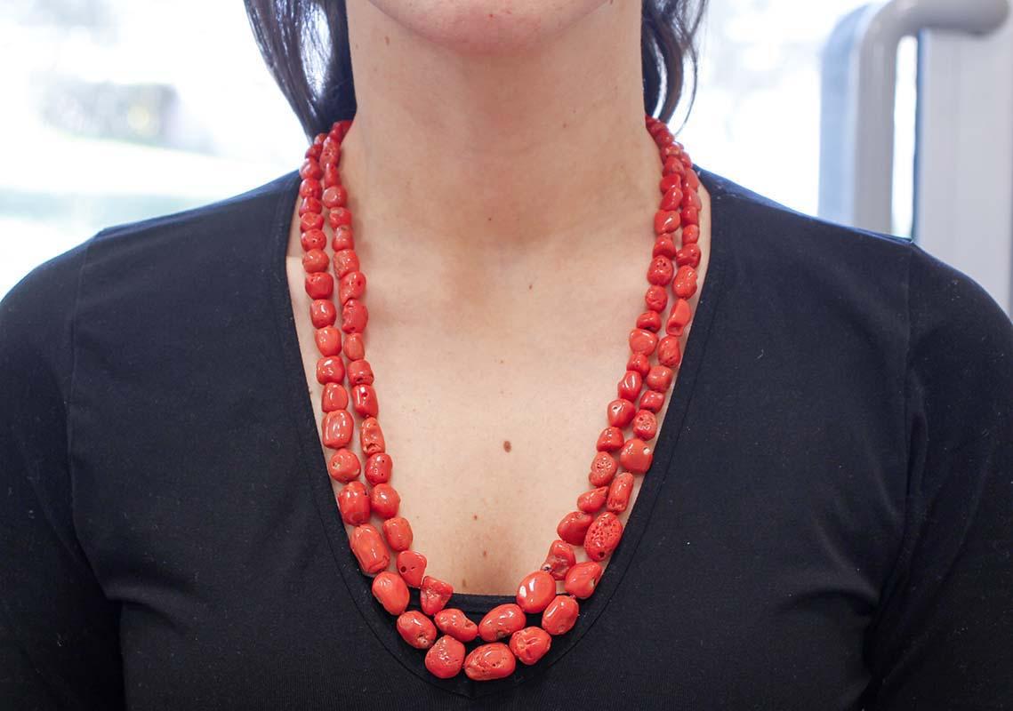 Mehrreihige Halskette mit roter Koralle, Diamanten, Roségold und Silber im Zustand „Gut“ im Angebot in Marcianise, Marcianise (CE)