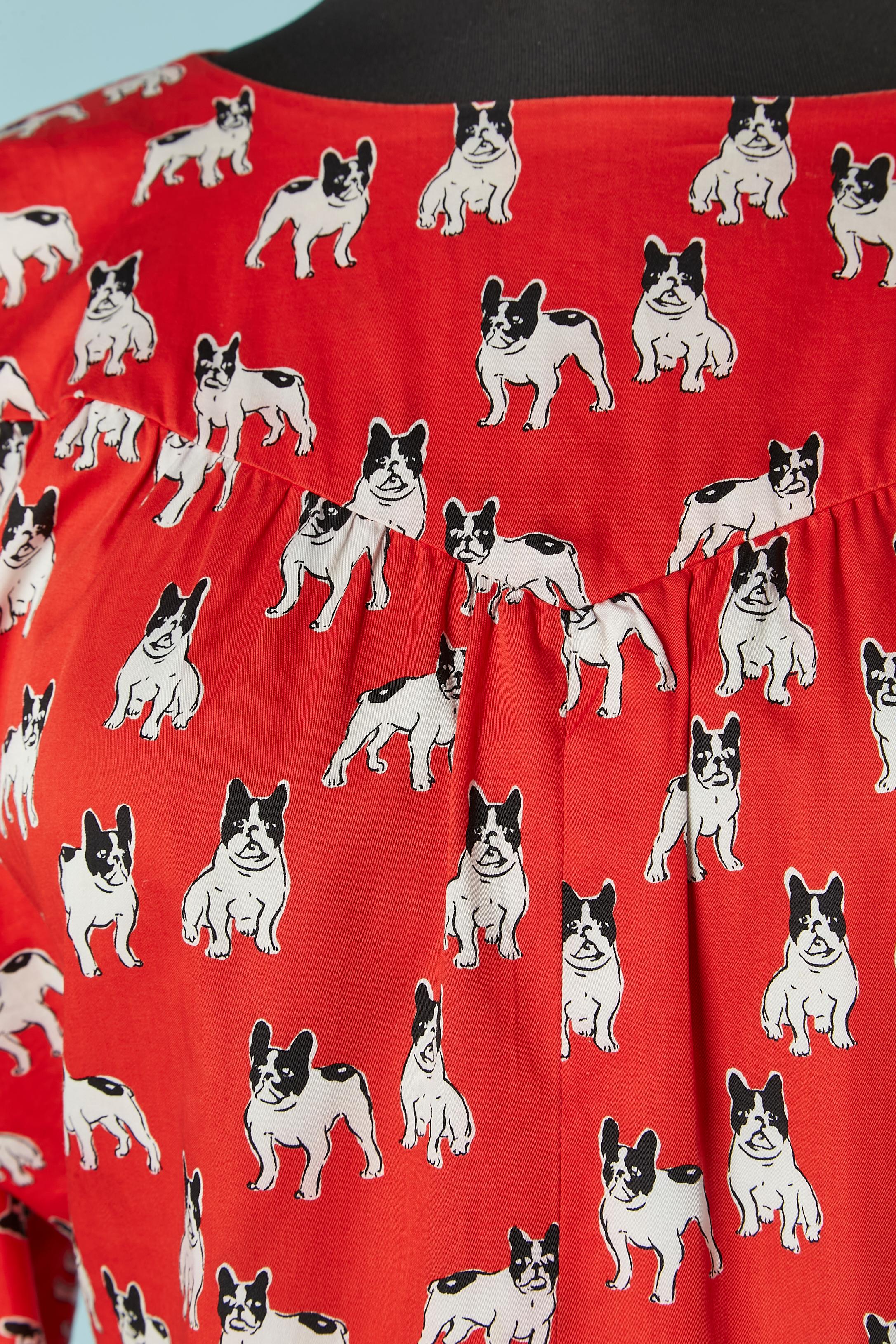 Red cotton dress with Moujik print. Button and buttonhole closure on the middle back. Elastic edge of the sleeve. Pocket on both side.
SIZE 40 (Fr) M/L 