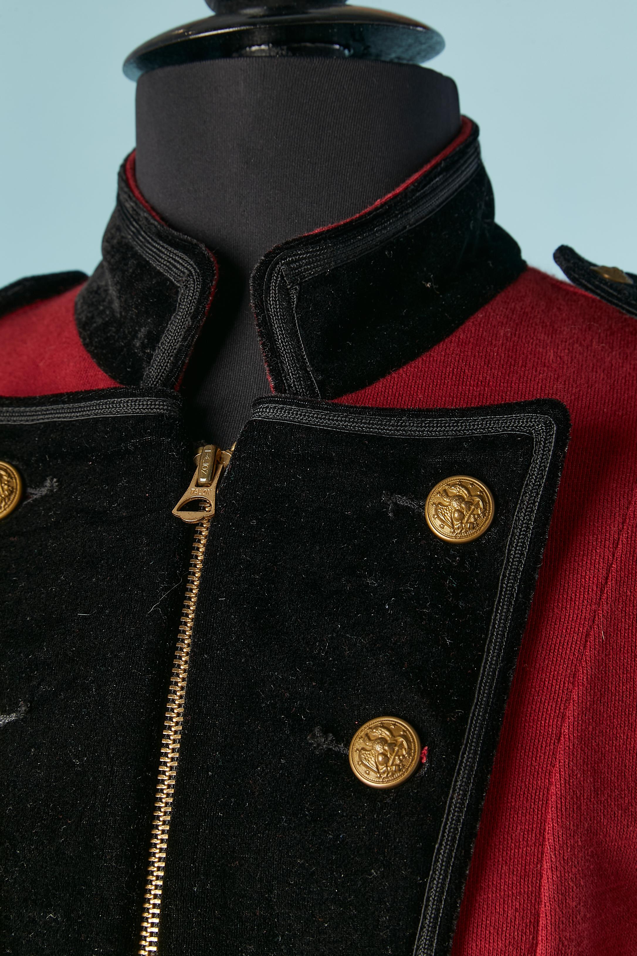 Red cotton fleece officier style jacket  with zip closure. Trim composition: 95% polyester, 5% elasthane. Velvet polyester button placket. 
SIZE M 