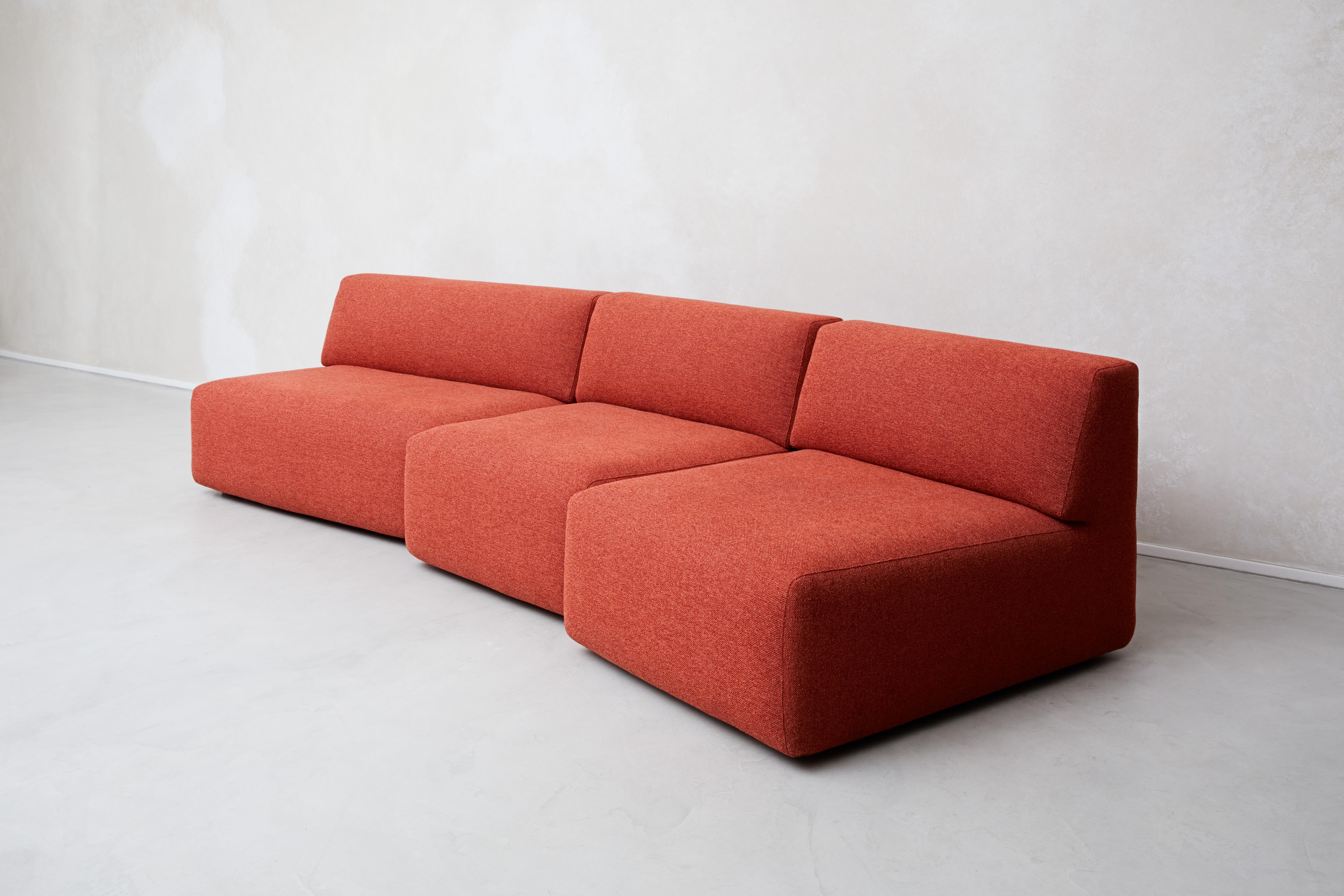 Rote Couch von Marc Dibeh (Moderne) im Angebot