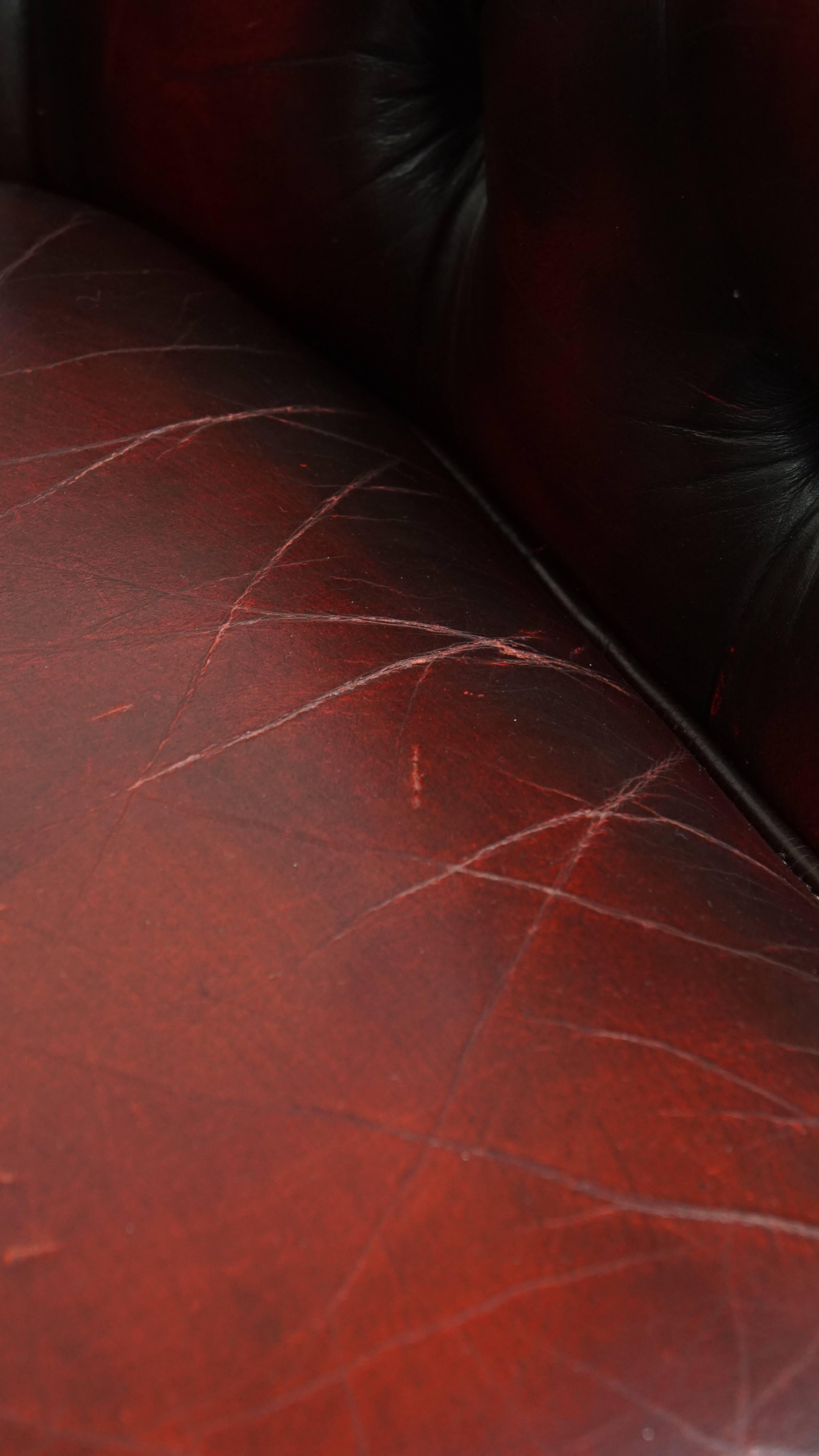 Sedia Club Chesterfield in pelle di vacchetta rossa in stile inglese in vendita 8