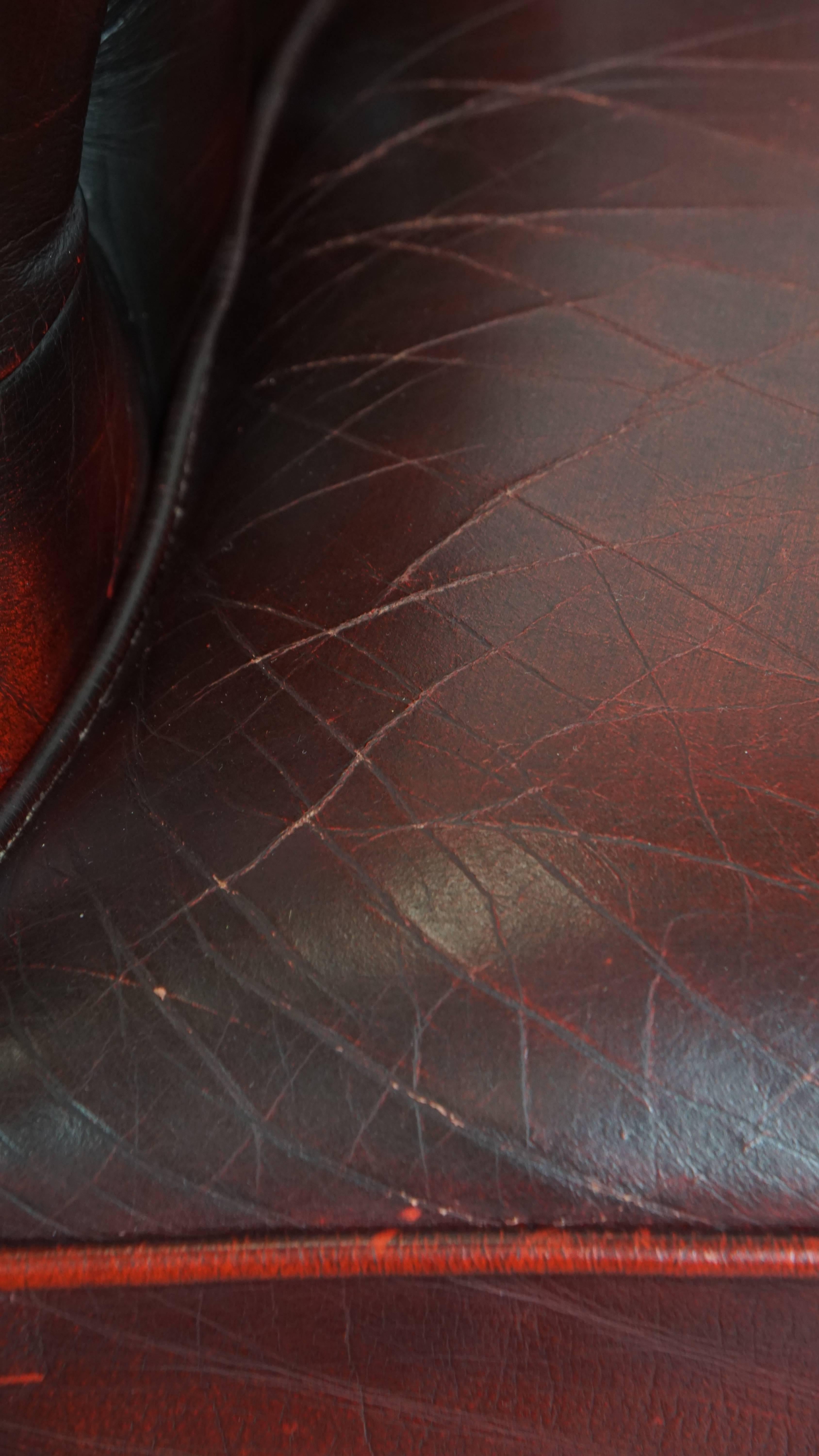 Sedia Club Chesterfield in pelle di vacchetta rossa in stile inglese in vendita 9