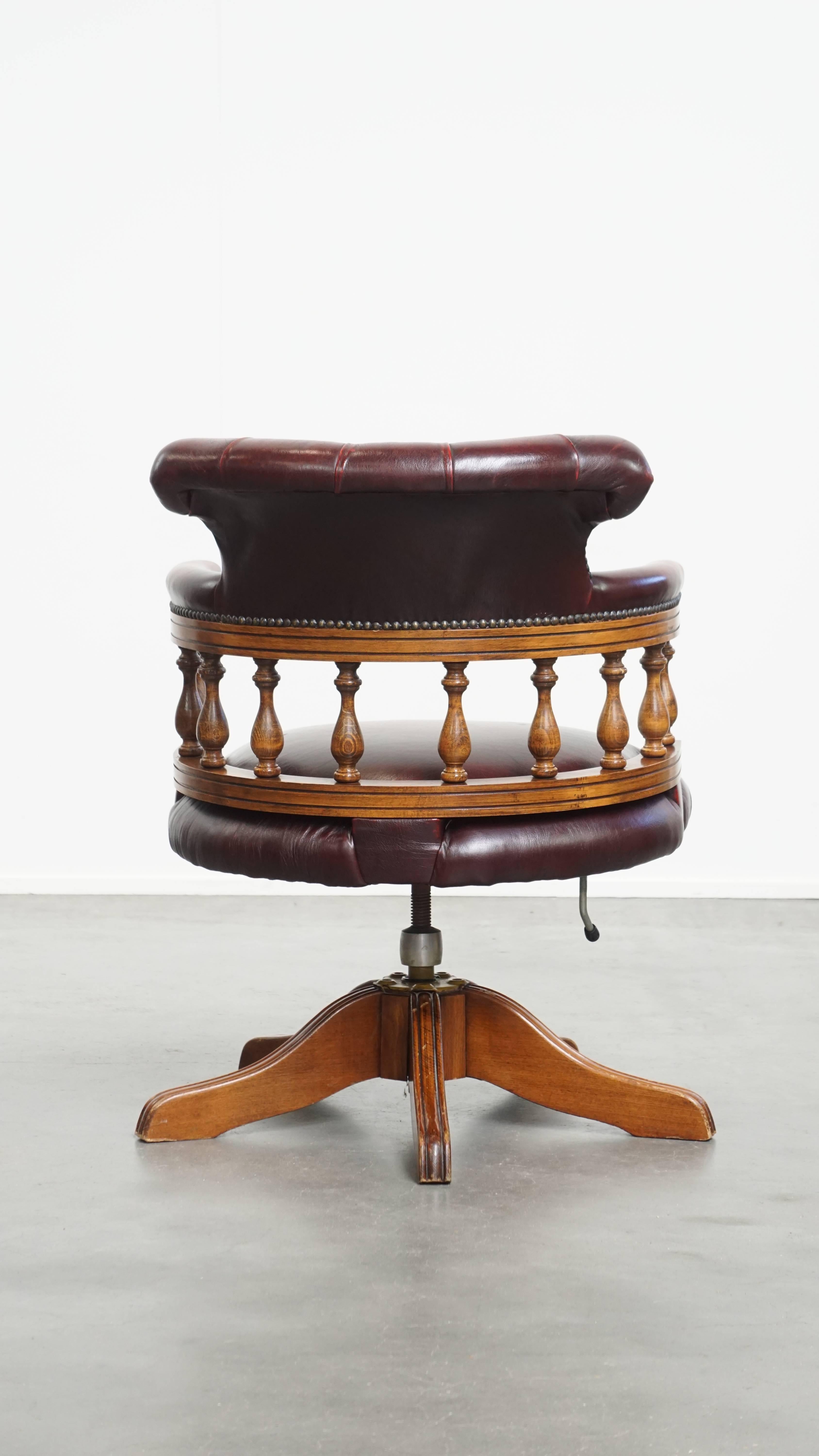 Sedia da ufficio Chesterfield in pelle di vacchetta rossa in stile inglese In condizioni discrete in vendita a Harderwijk, NL