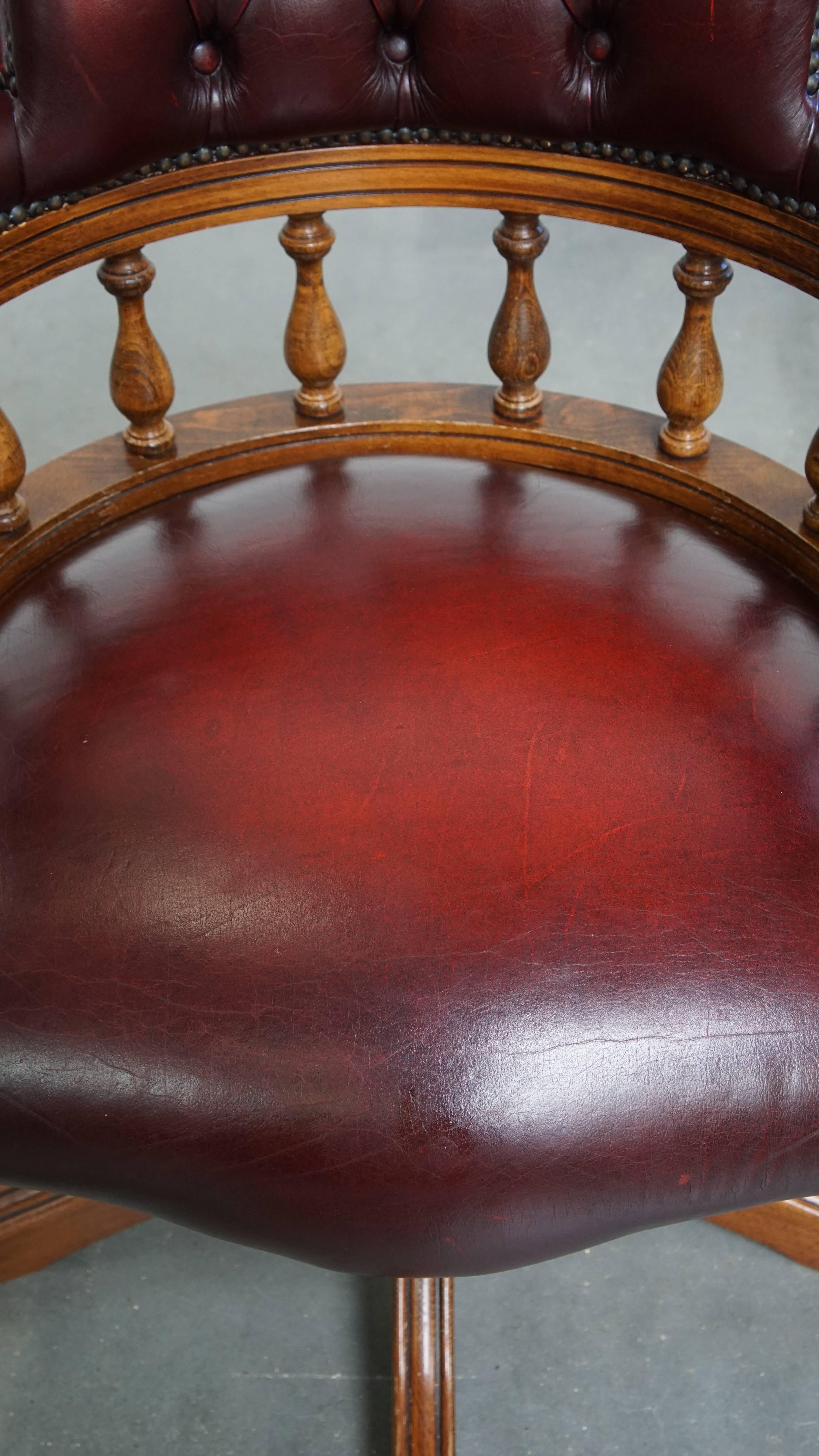 Vacchetta Sedia da ufficio Chesterfield in pelle di vacchetta rossa in stile inglese in vendita