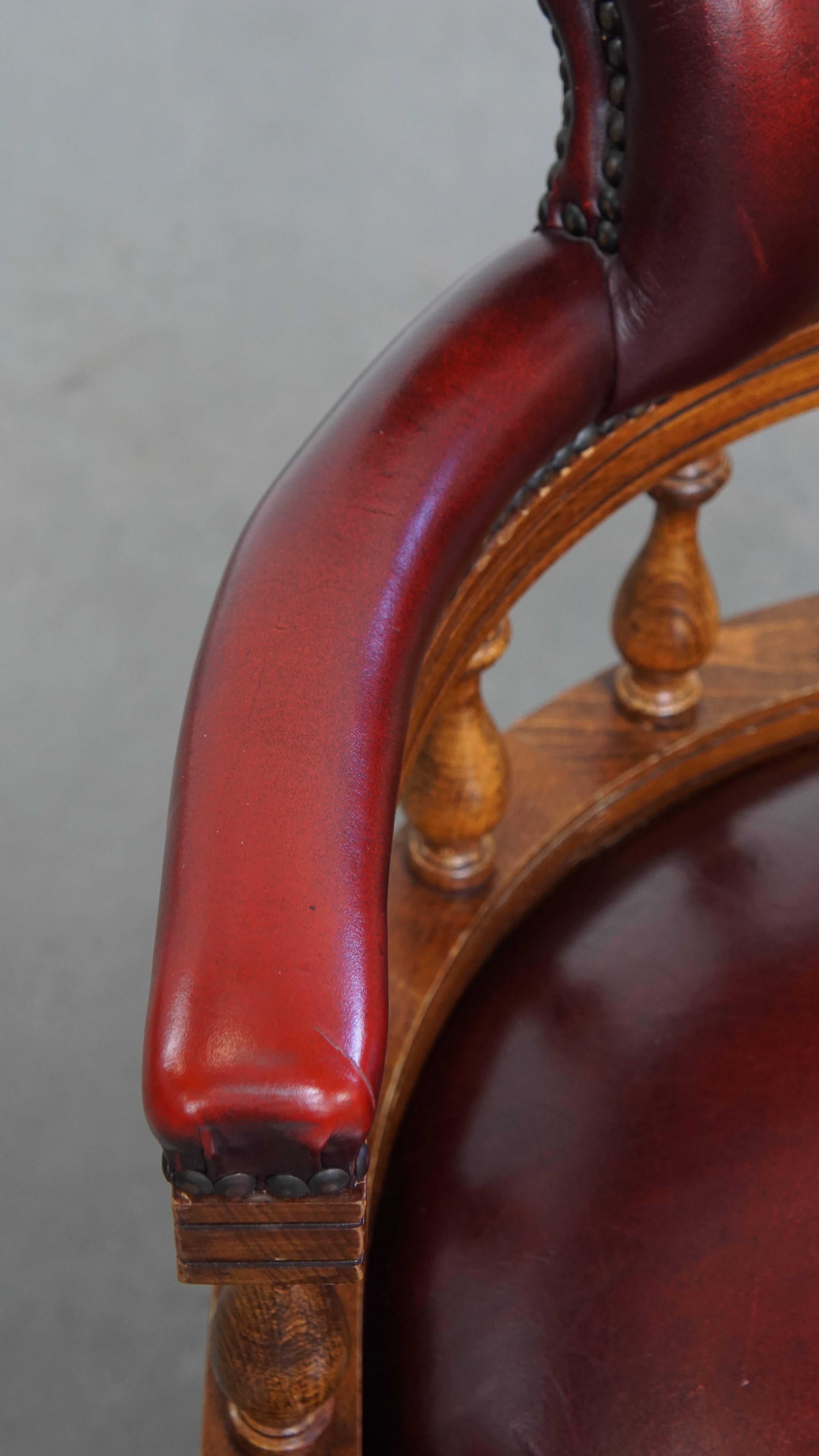 Sedia da ufficio Chesterfield in pelle di vacchetta rossa in stile inglese in vendita 1
