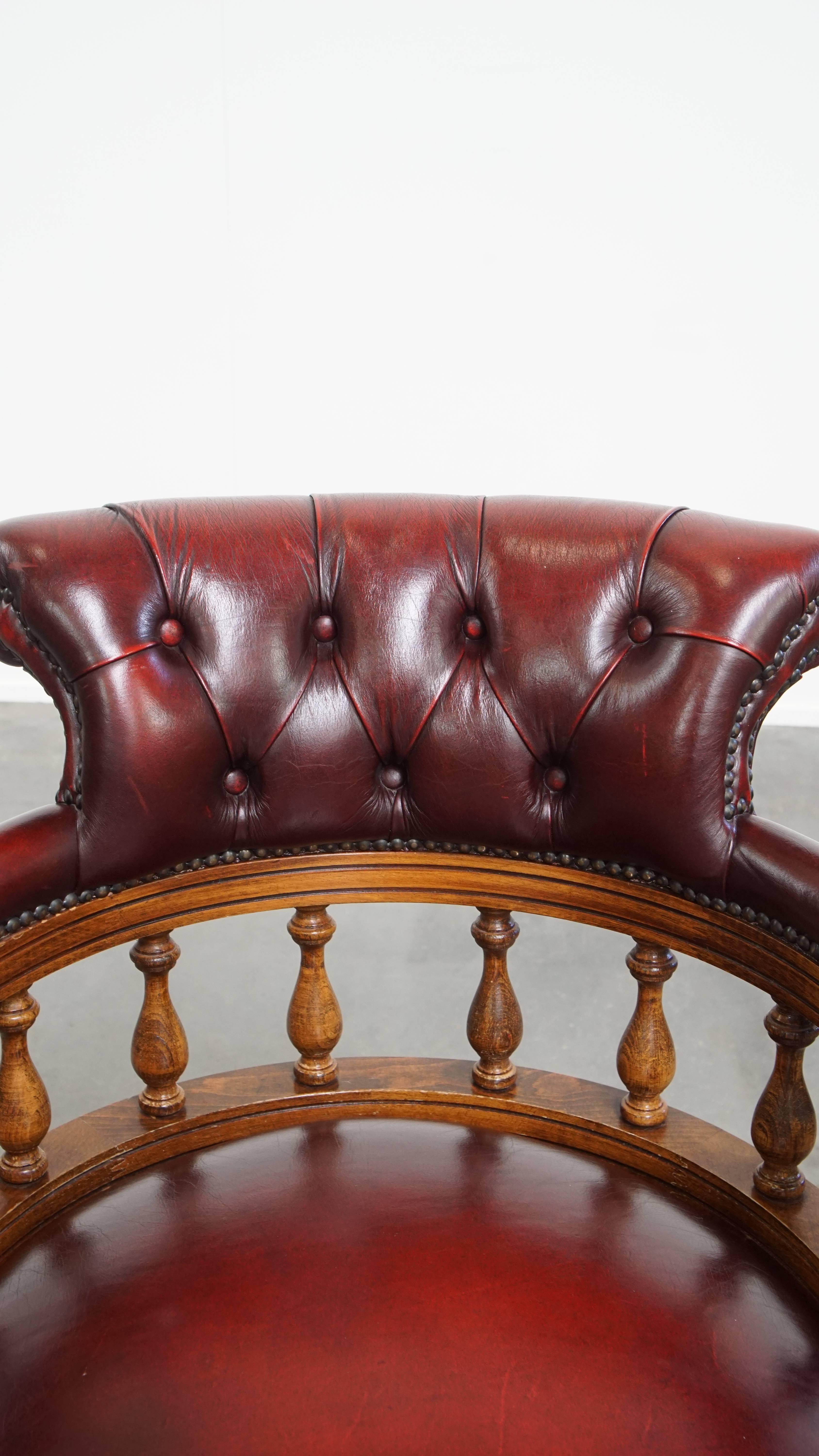 Sedia da ufficio Chesterfield in pelle di vacchetta rossa in stile inglese in vendita 3