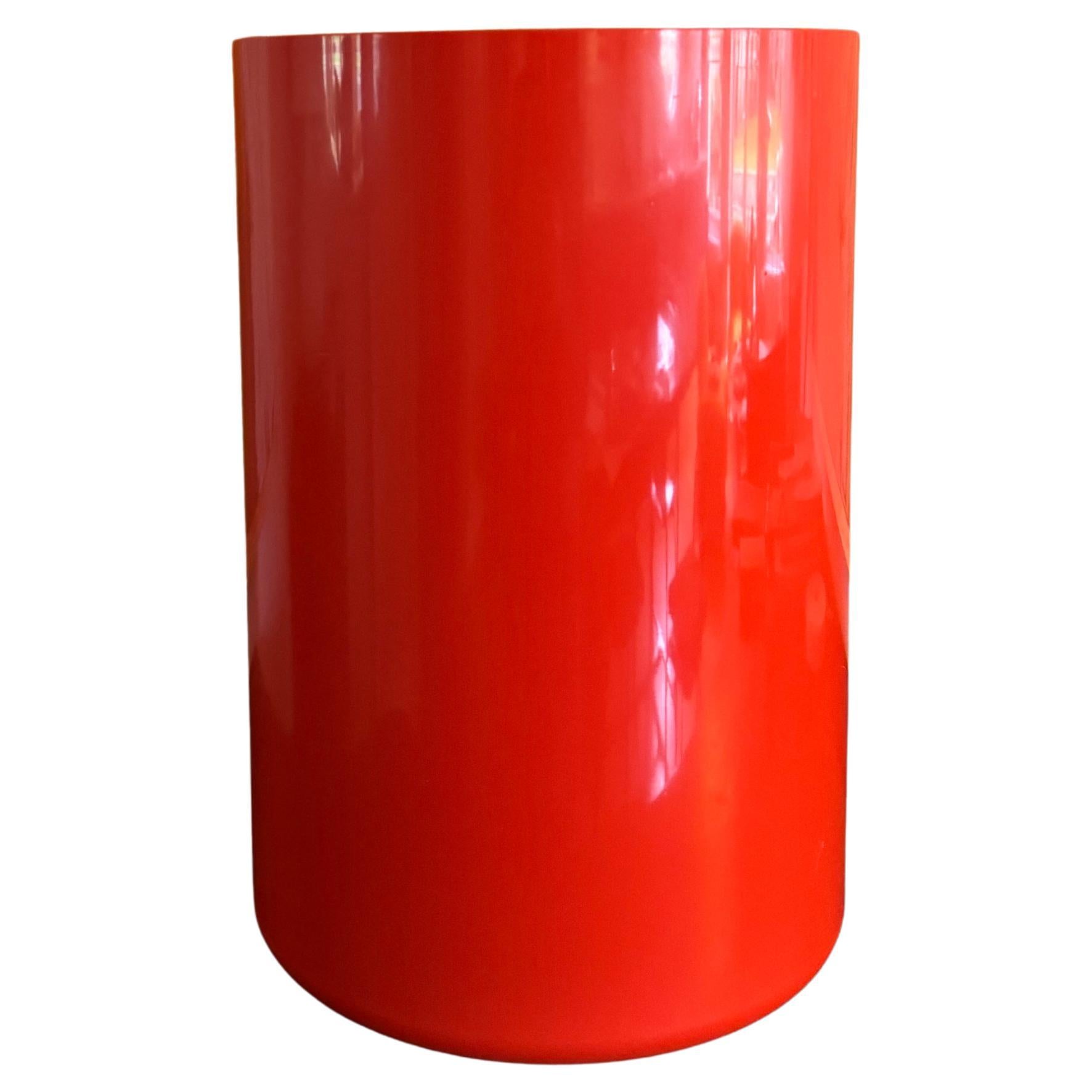 Rotes Crayonne-Pflanzgefäß