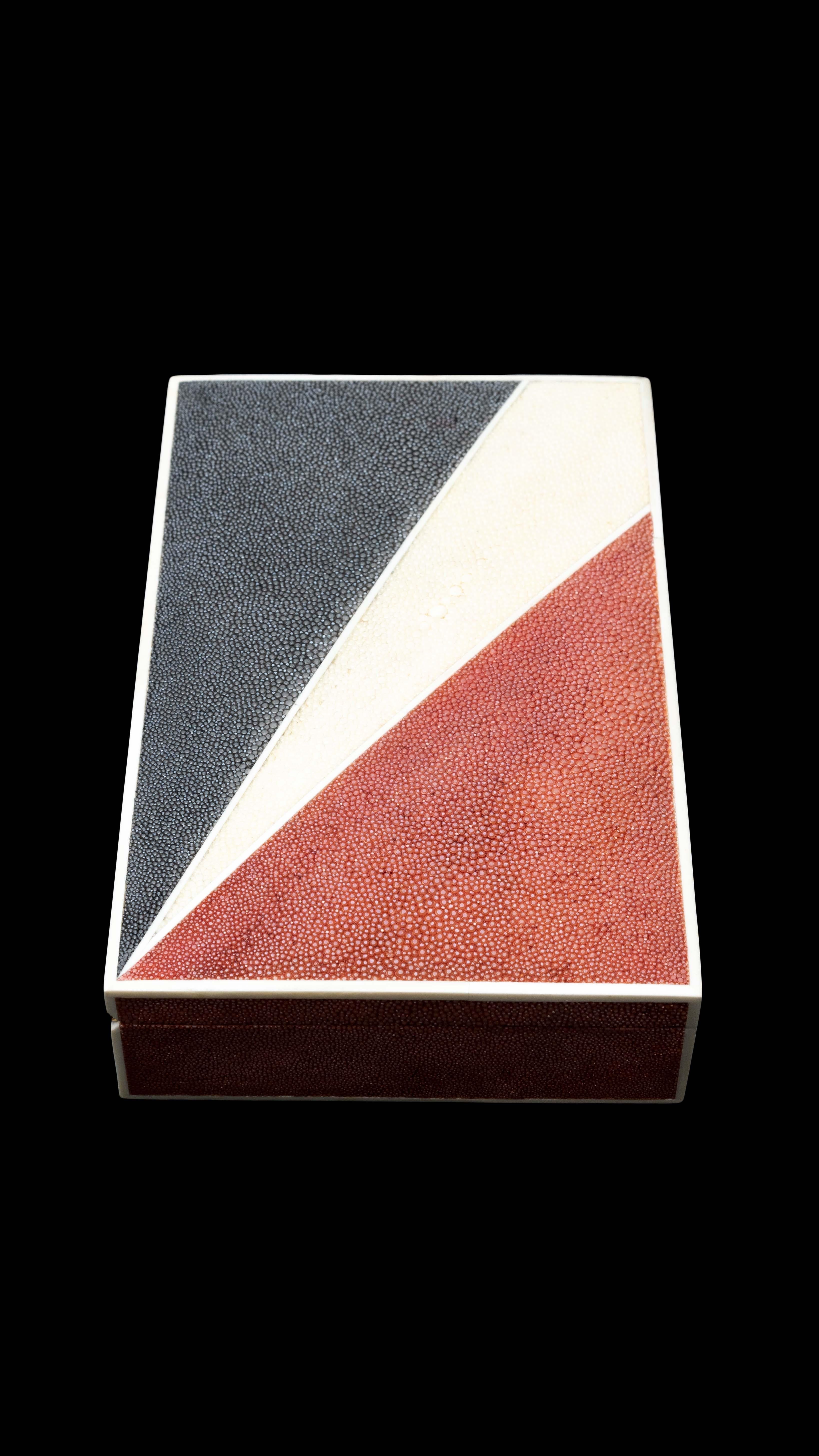 Red Cream & Black Shagreen Box In New Condition In New York, NY