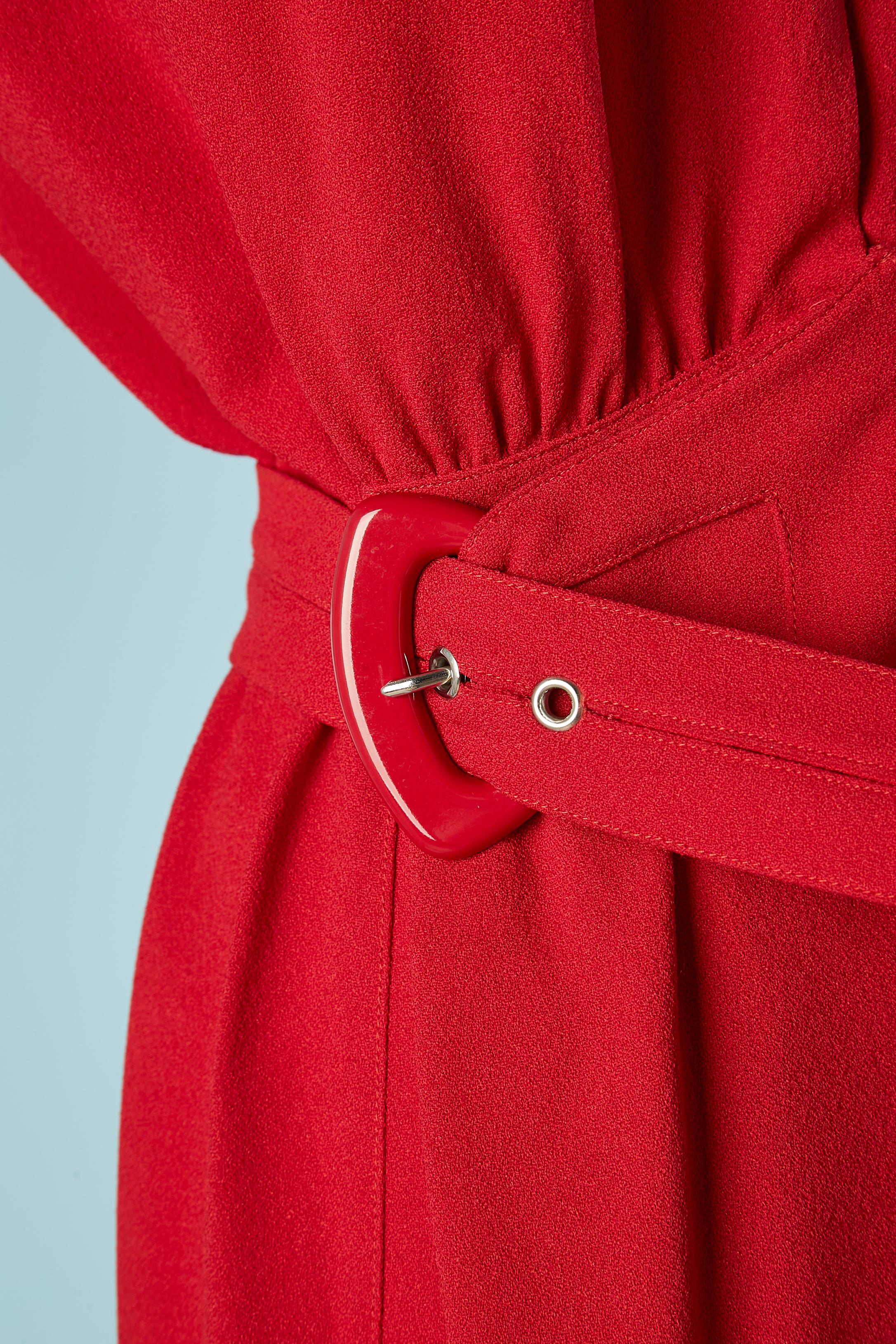 Red crêpe wrap cocktail dress with belt and red plastic buckle Thierry Mugler In Excellent Condition In Saint-Ouen-Sur-Seine, FR