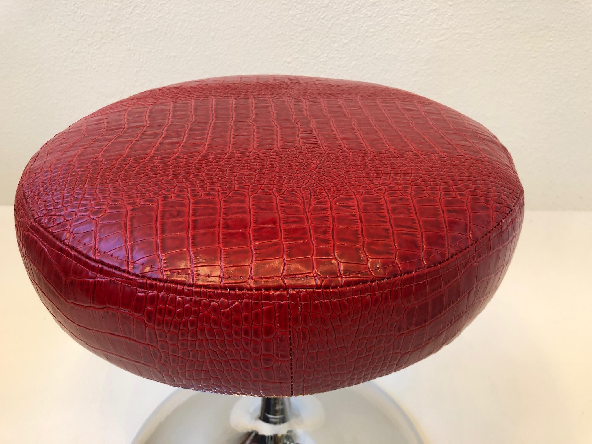 Red Crocodile Patent Leather and Chrome Swivel Stool In Good Condition For Sale In Palm Springs, CA