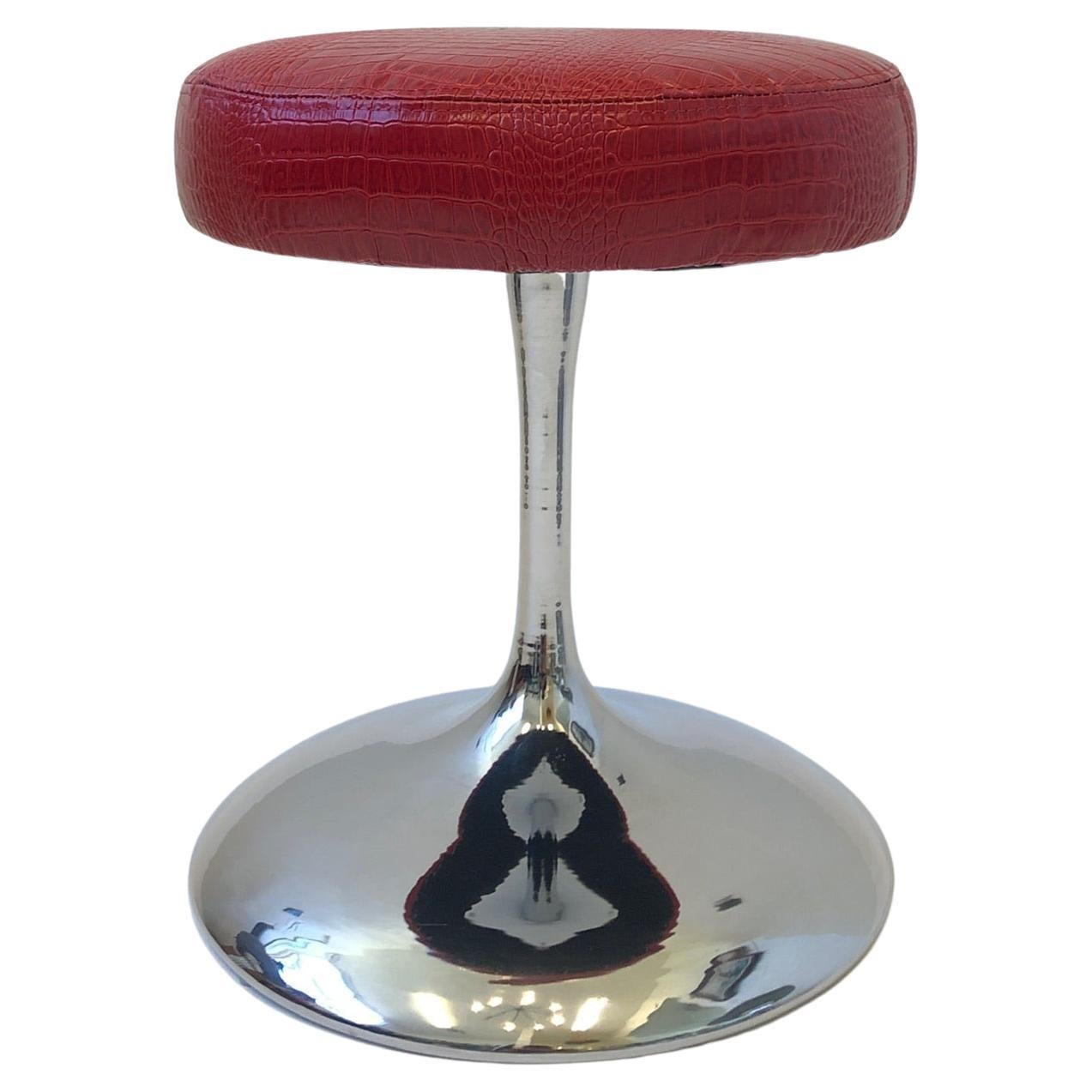 Tabouret pivotant en cuir verni de crocodile rouge et chrome