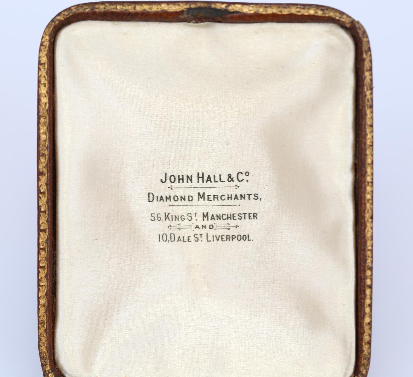 Pendentif en émail à croix rouge dans sa boîte d'origine, 1920 en vente 2