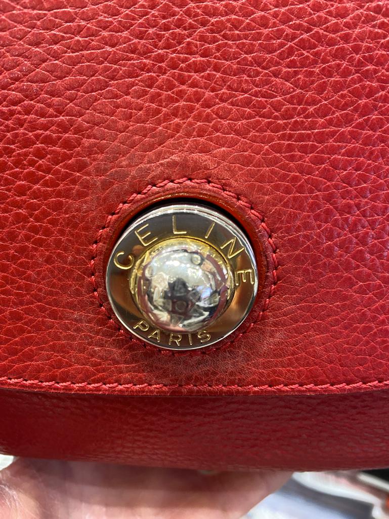 Bolso crossbody rojo de cuero granulado Celine Circa 1980's Rojo en venta
