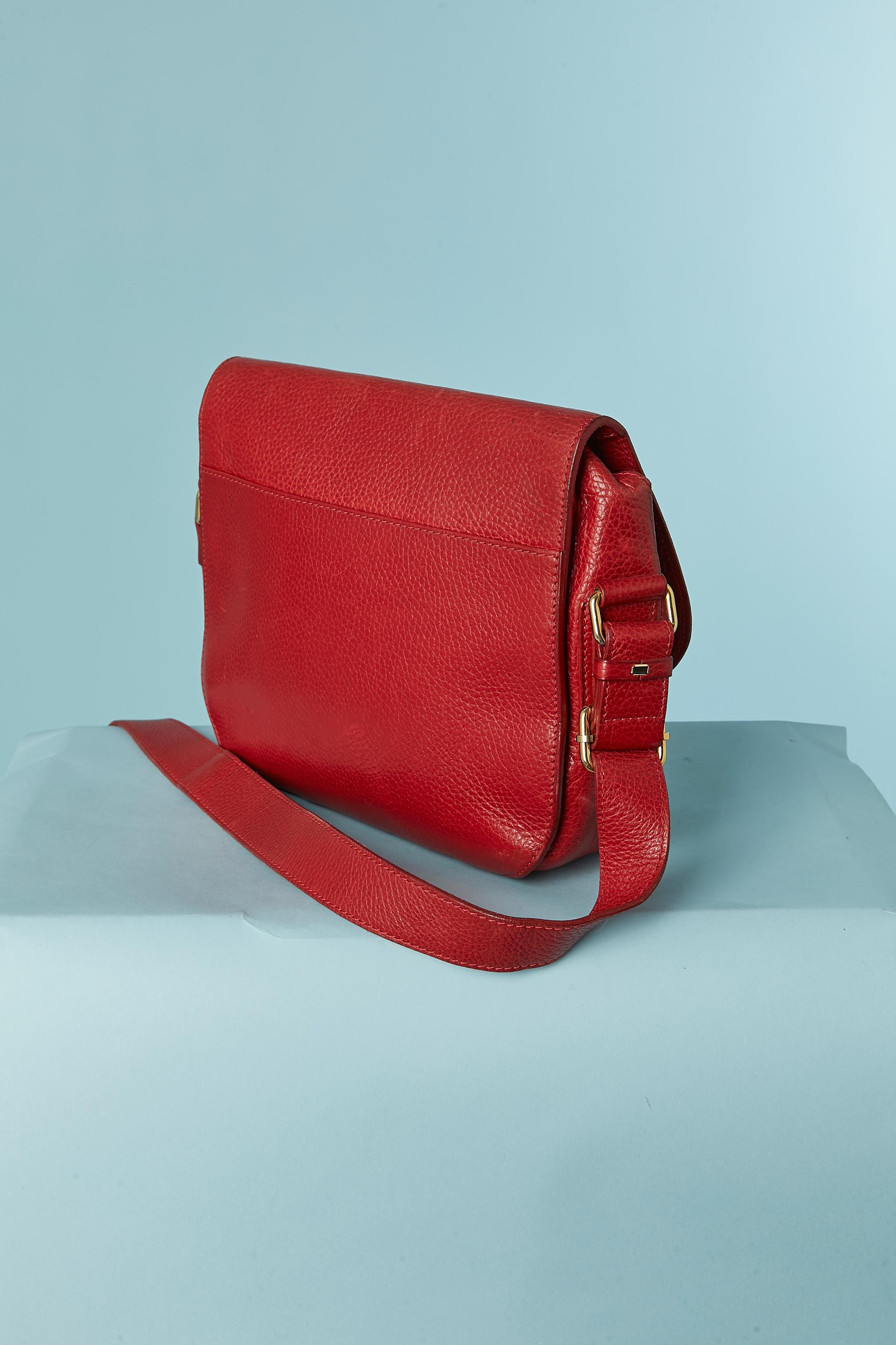 Bolso crossbody rojo de cuero granulado Celine Circa 1980's en Bueno estado para la venta en Saint-Ouen-Sur-Seine, FR