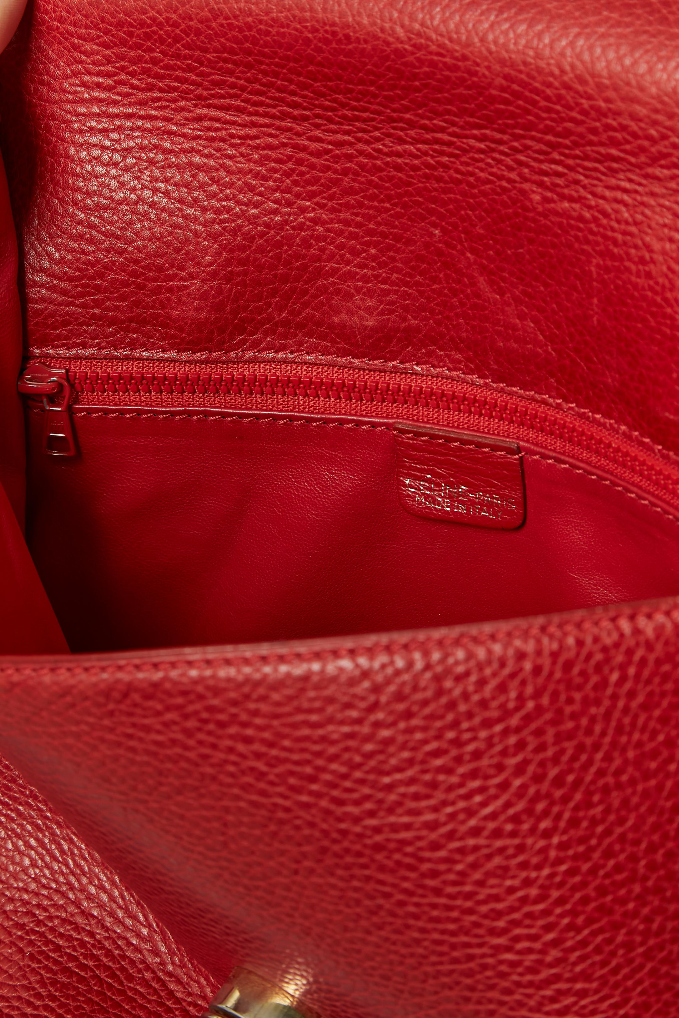 Bolso crossbody rojo de cuero granulado Celine Circa 1980's en venta 2