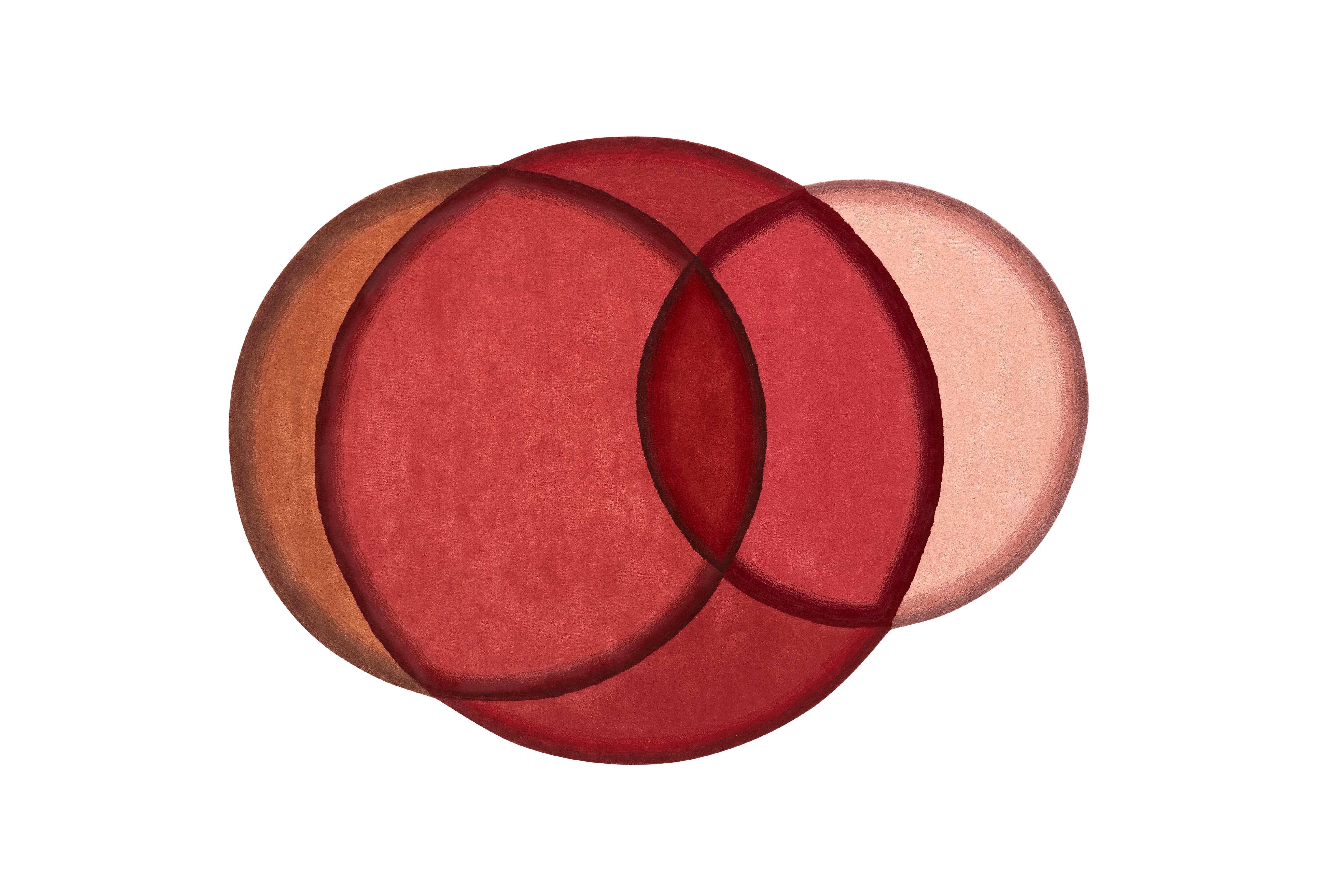 Red Crystal Rug by Gandia Blasco
Design by MUT Design
Dimensions: W 190 x H 260 cm. 
Materials: 100% wool.
Weight: 14.8 kg

Passion for life outdoors, a dream come true on the edge of a cliff in the north of Ibiza. The elemental and architectural