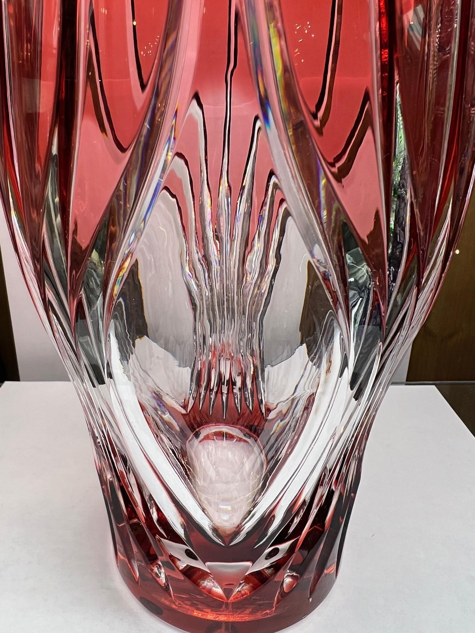 Vase en cristal rouge Caesar Crystal Bohemiae Co. République tchèque en vente 4