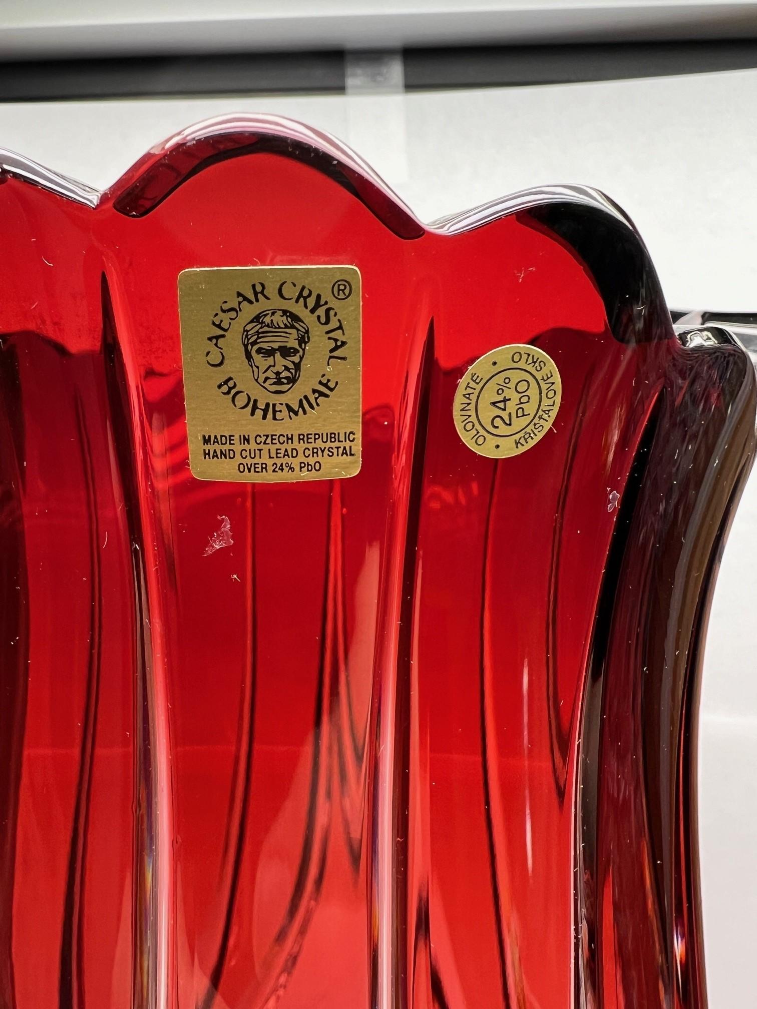 Vase en cristal rouge Caesar Crystal Bohemiae Co. République tchèque en vente 3