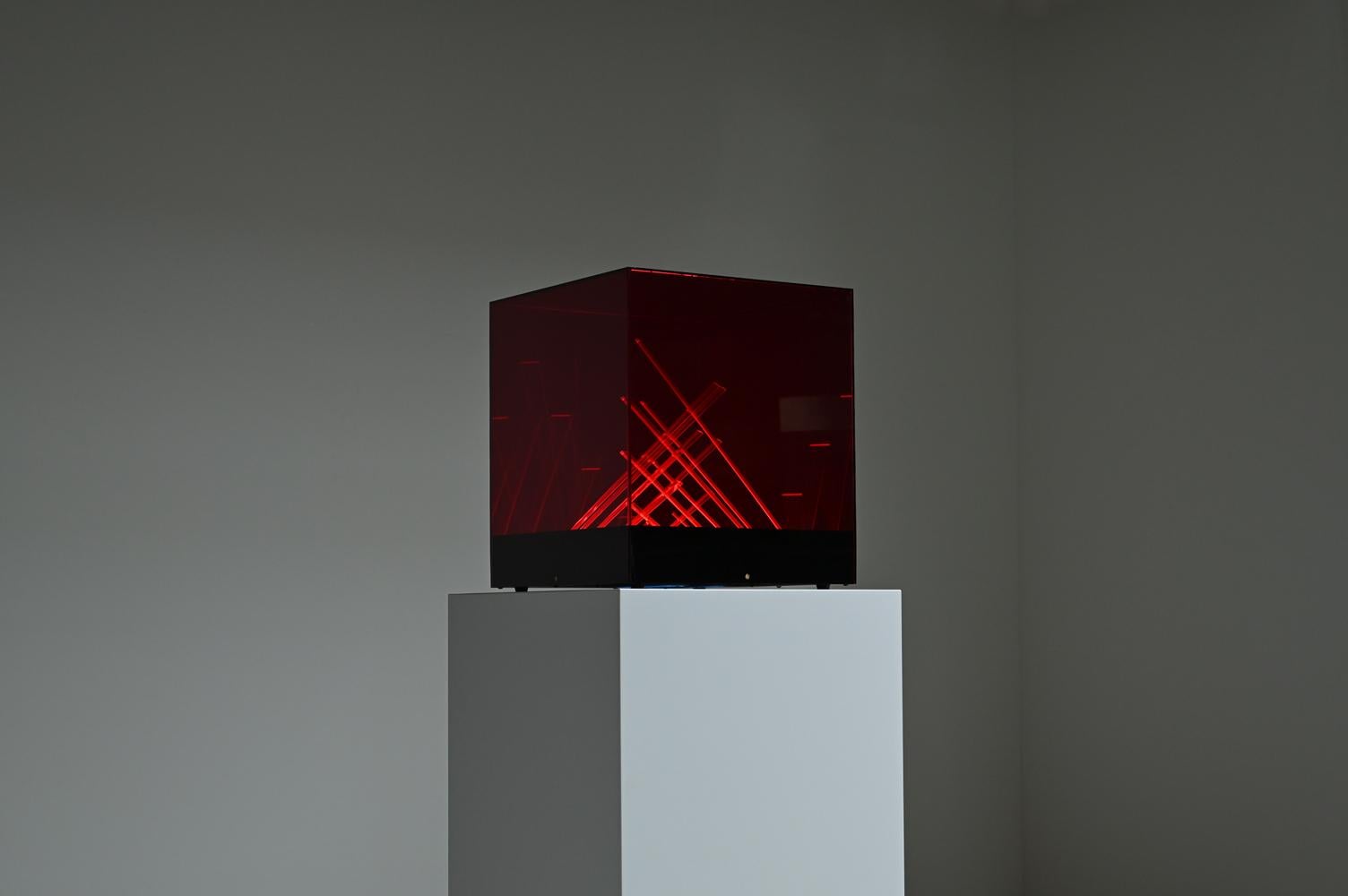 Cubo Di Teo Tischleuchte von James Rivière für Centro Ricerche Arte Industria Lissone, 1970er Jahre Italien. Der Cubo Di Teo, der in den 1970er Jahren entworfen und in den 1990er Jahren auf den Markt gebracht wurde, ist ein ikonisches Lichtobjekt