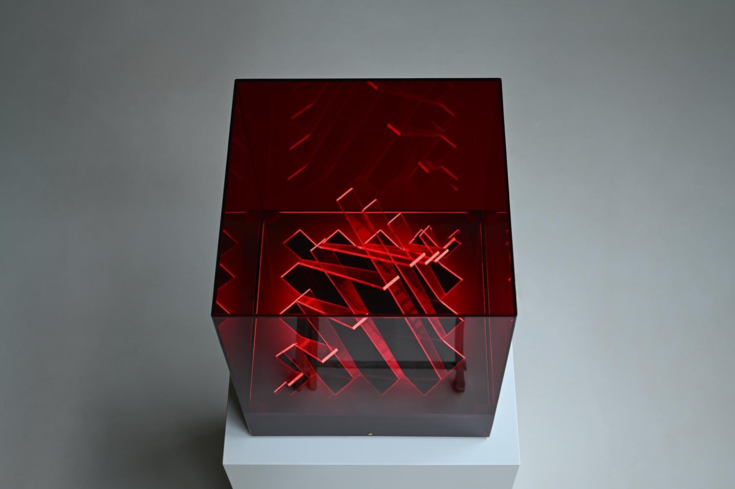 Rotes Cubo Di Teo Lichtobjekt von James Rivière, 1970er Jahre Italien. im Zustand „Gut“ im Angebot in Landgraaf, NL