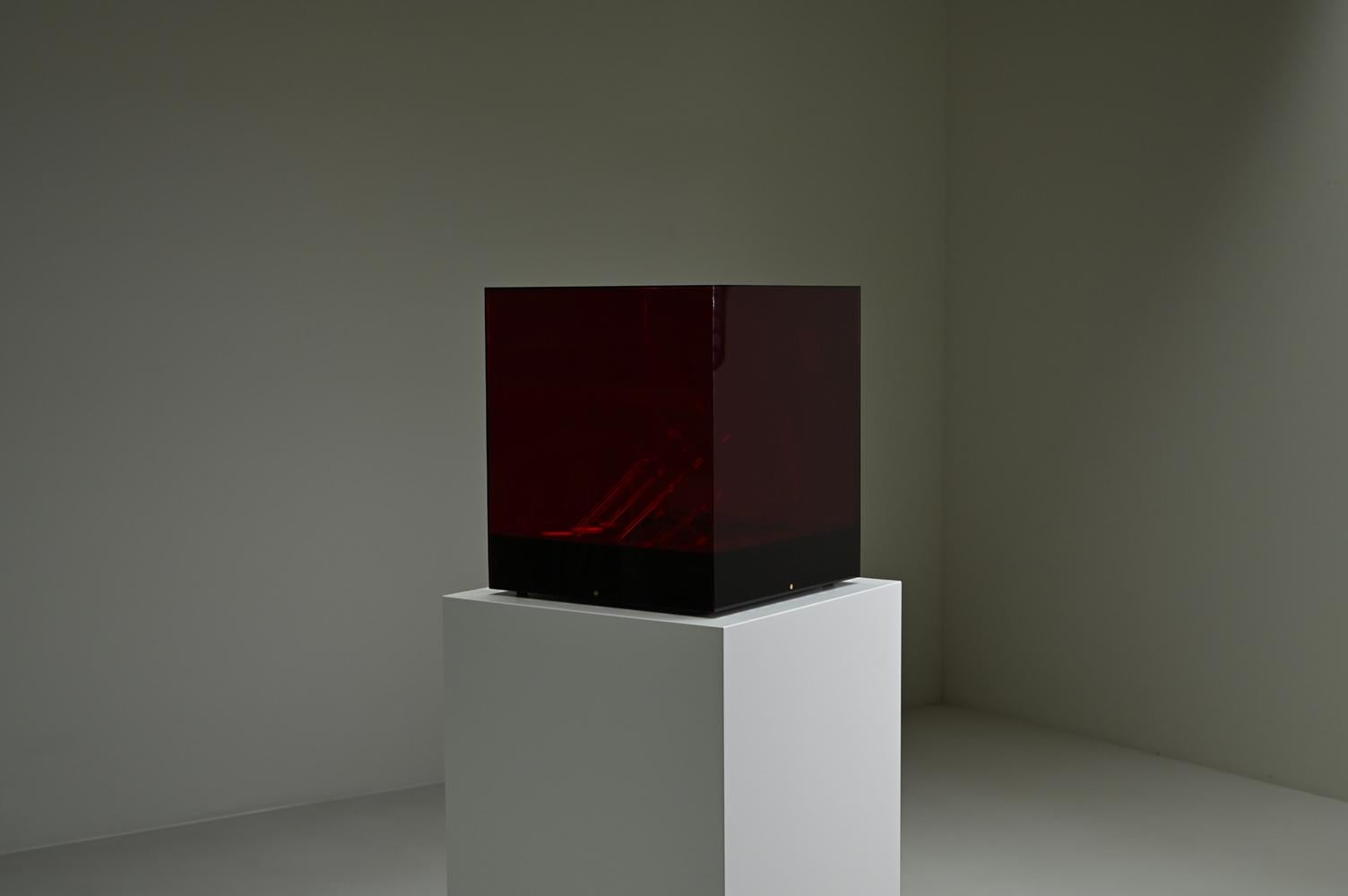 Rotes Cubo Di Teo Lichtobjekt von James Rivière, 1970er Jahre Italien. (Ende des 20. Jahrhunderts) im Angebot