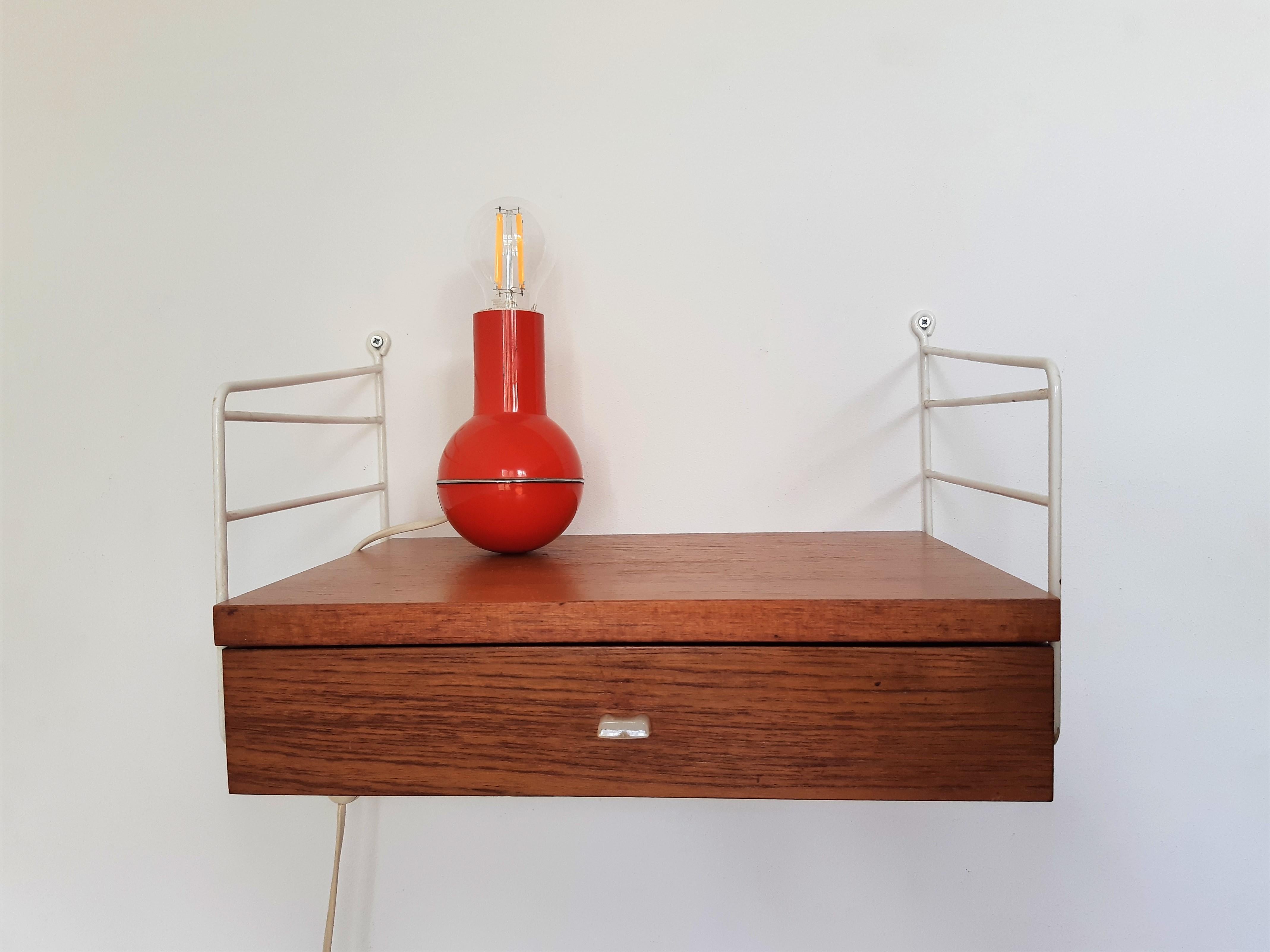Mid-Century Modern Red 'Culbuto' Table Lamp for Lamperti, Italy 1970's For Sale