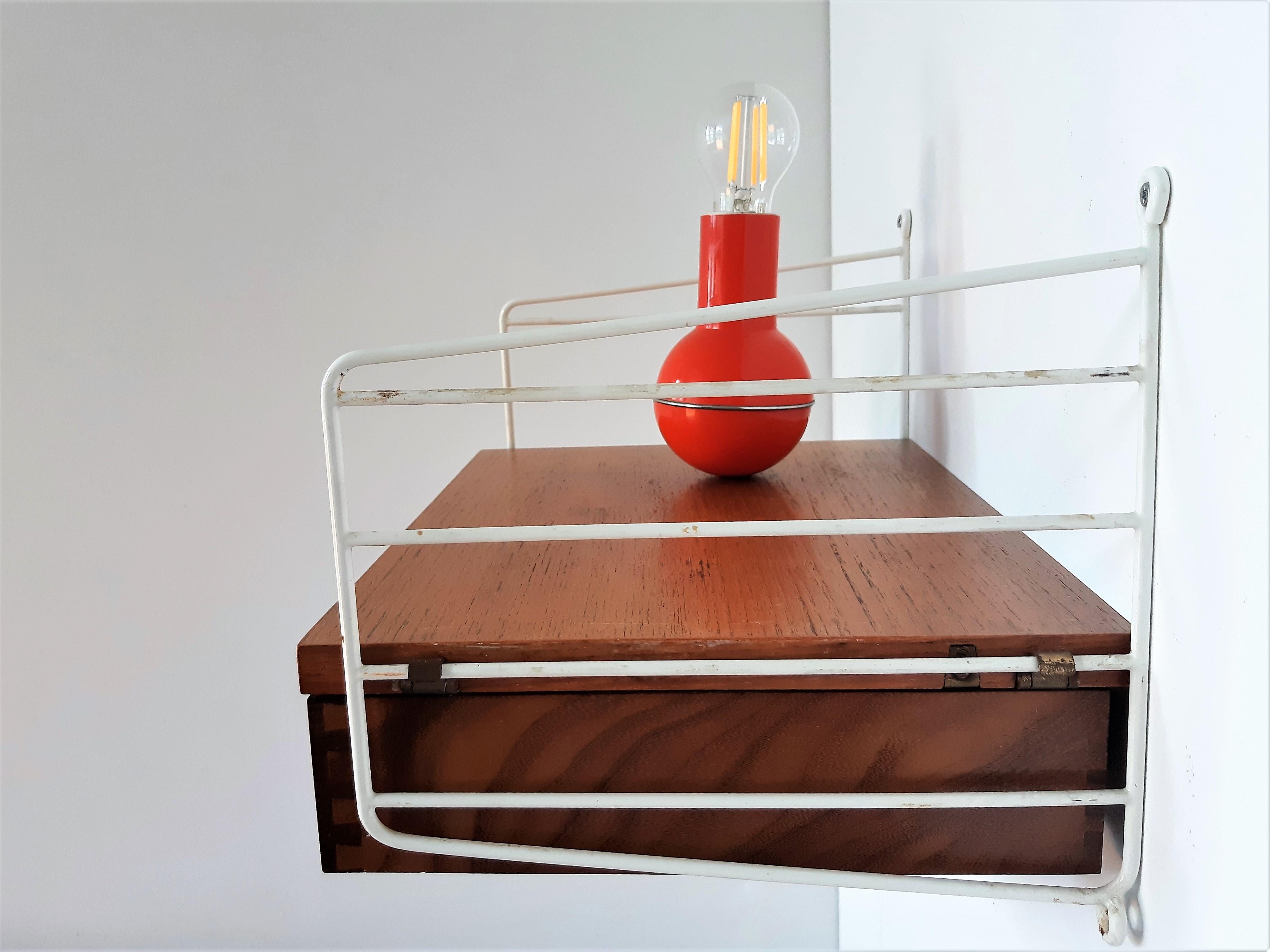 Lampada da tavolo rossa 'Culbuto' per Lamperti, Italia, anni '70 In condizioni buone a Steenwijk, NL