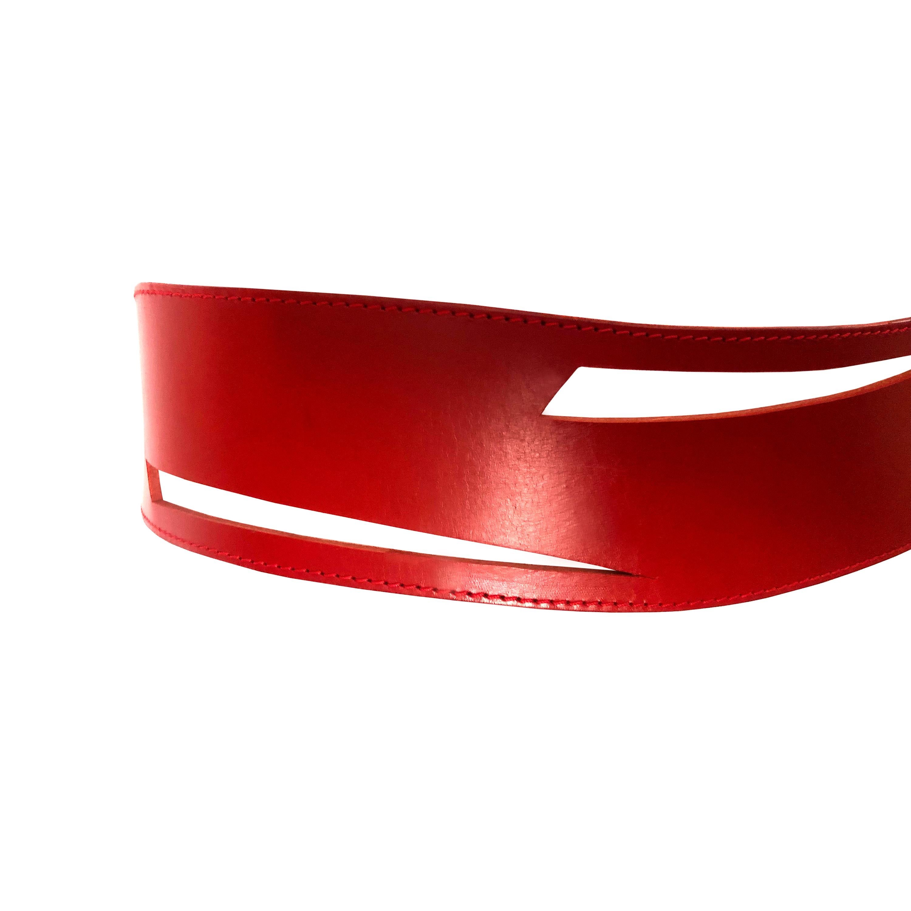 Ceinture en cuir rouge découpée - Pièce unique - Leather Artisan - 6 trous de réglage de la taille Pour femmes en vente