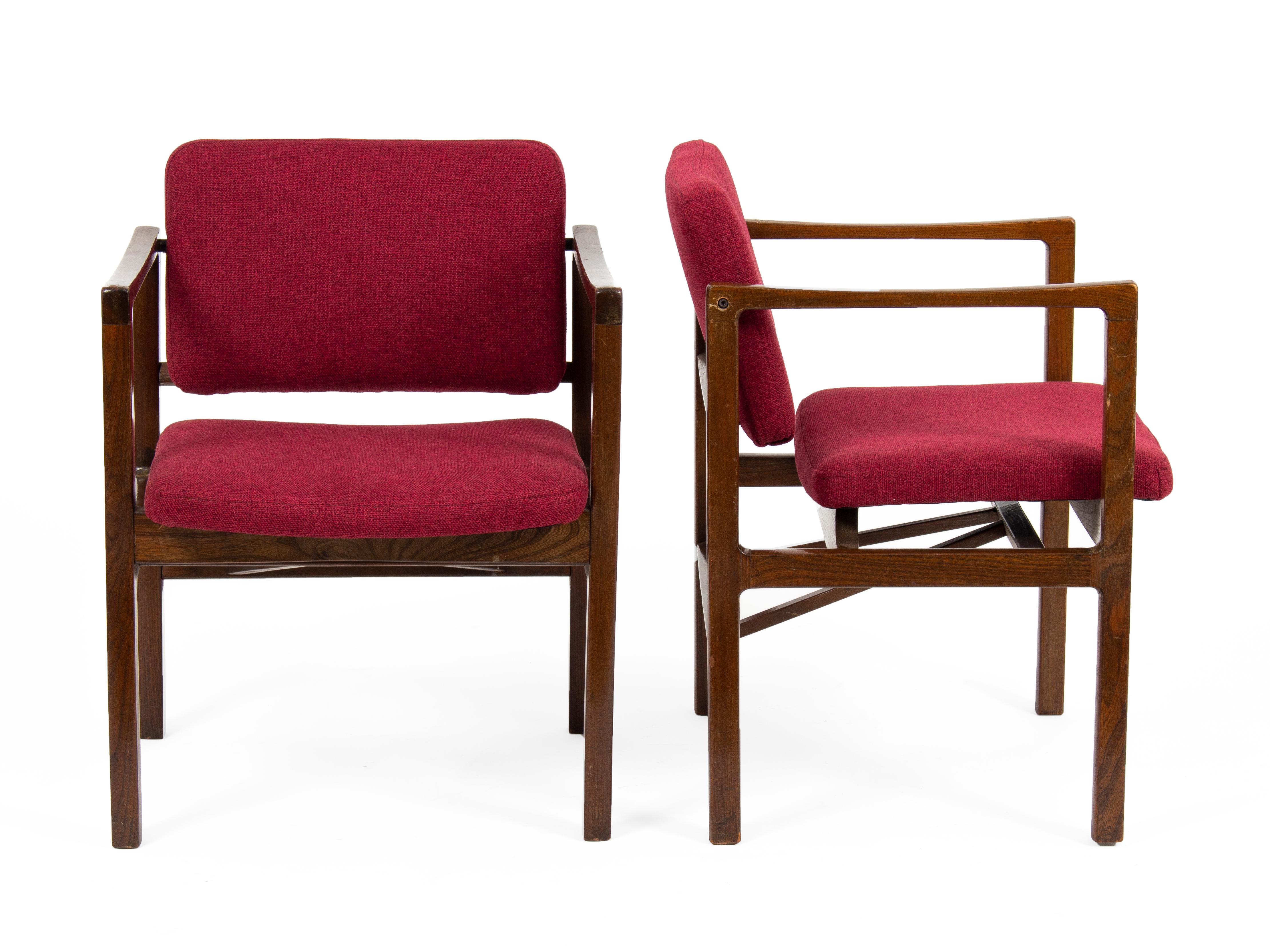 Européen Ensemble de fauteuils rouges tchécoslovaques modernes du milieu du siècle, 8 pièces en vente