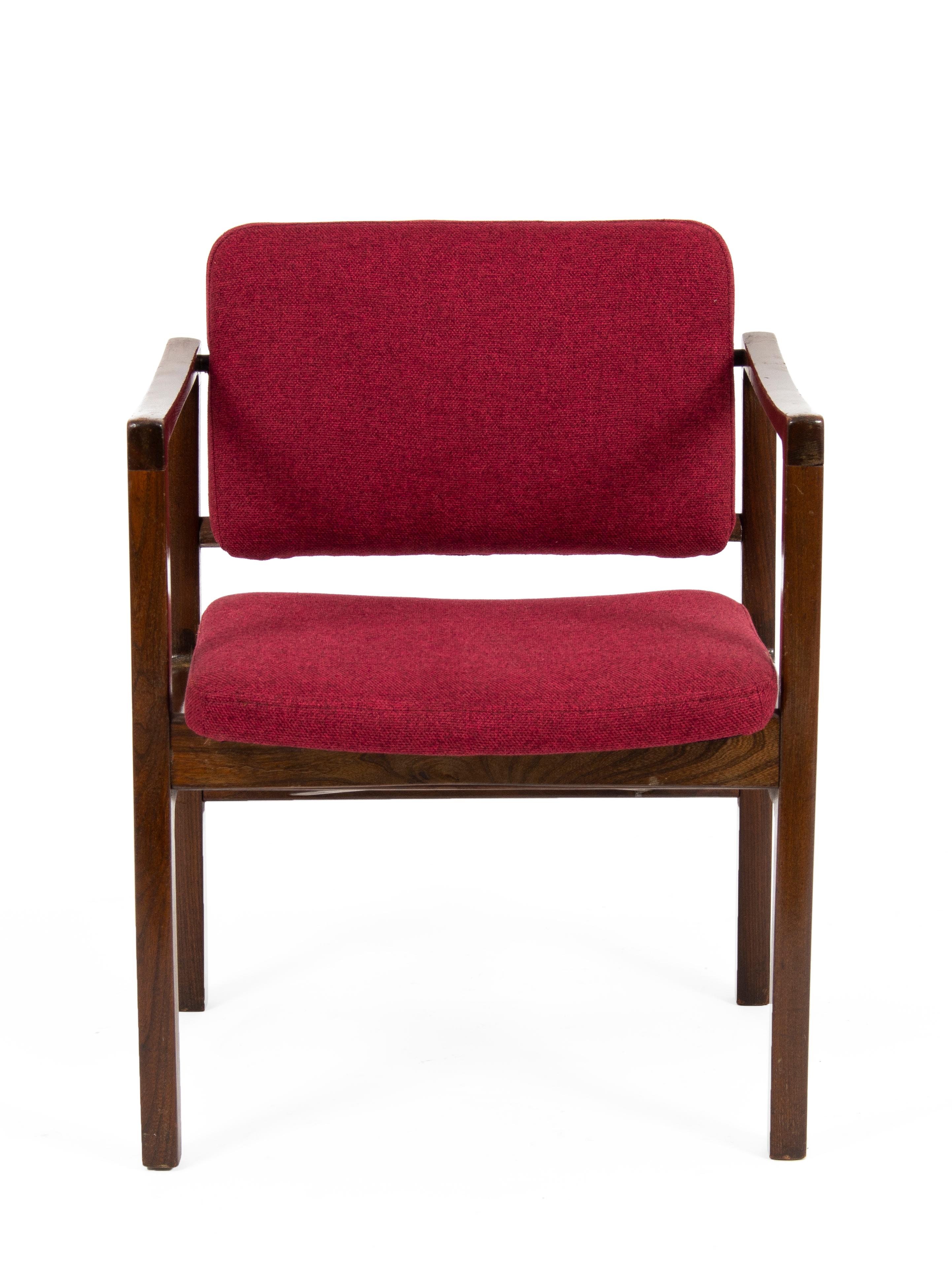 Juego de 8 sillones checoslovacos rojos de mediados de siglo en Bueno estado para la venta en Budapest, HU