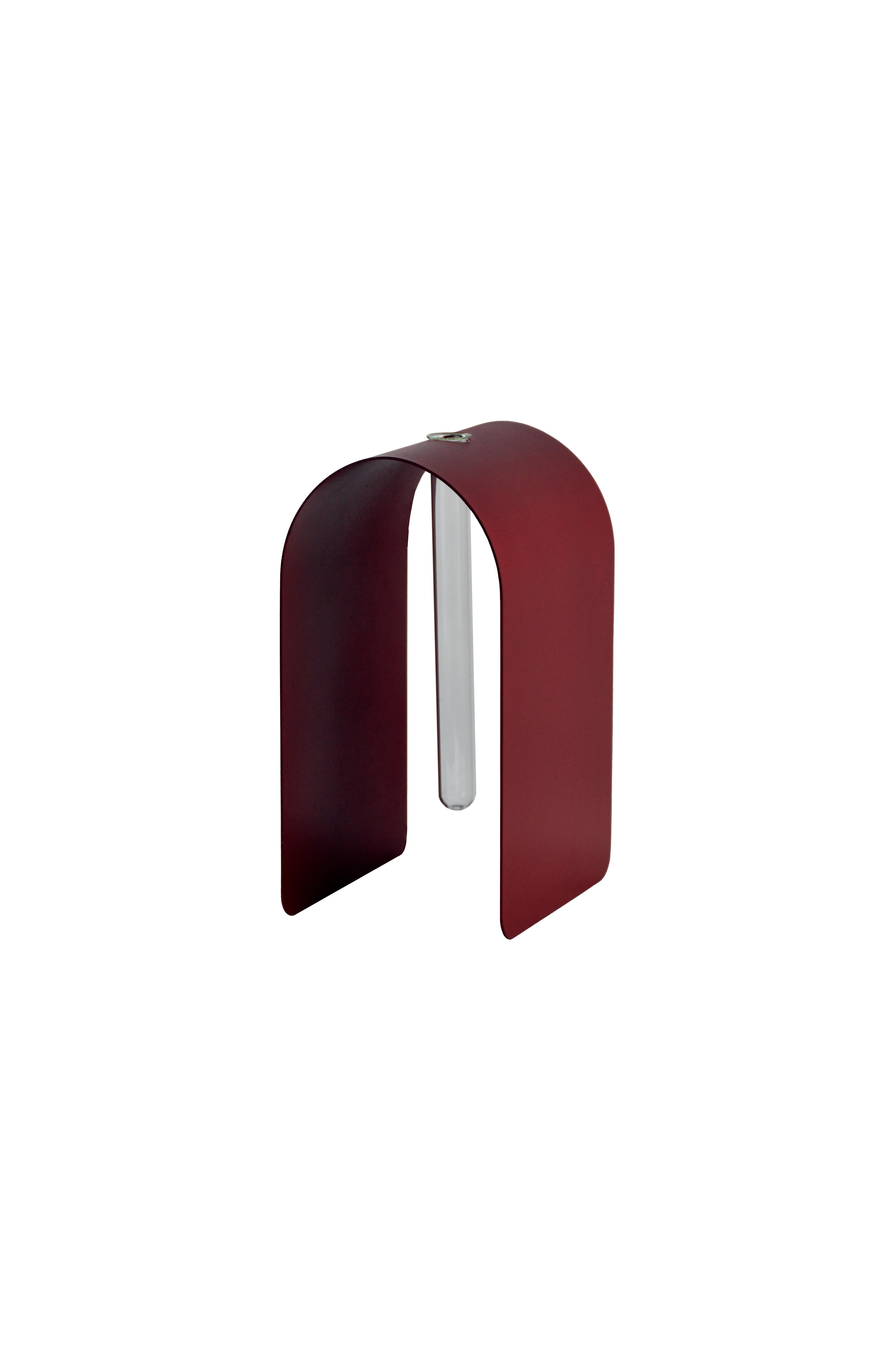 Vaso Red Dahlia di WM Metal Design in vendita 1