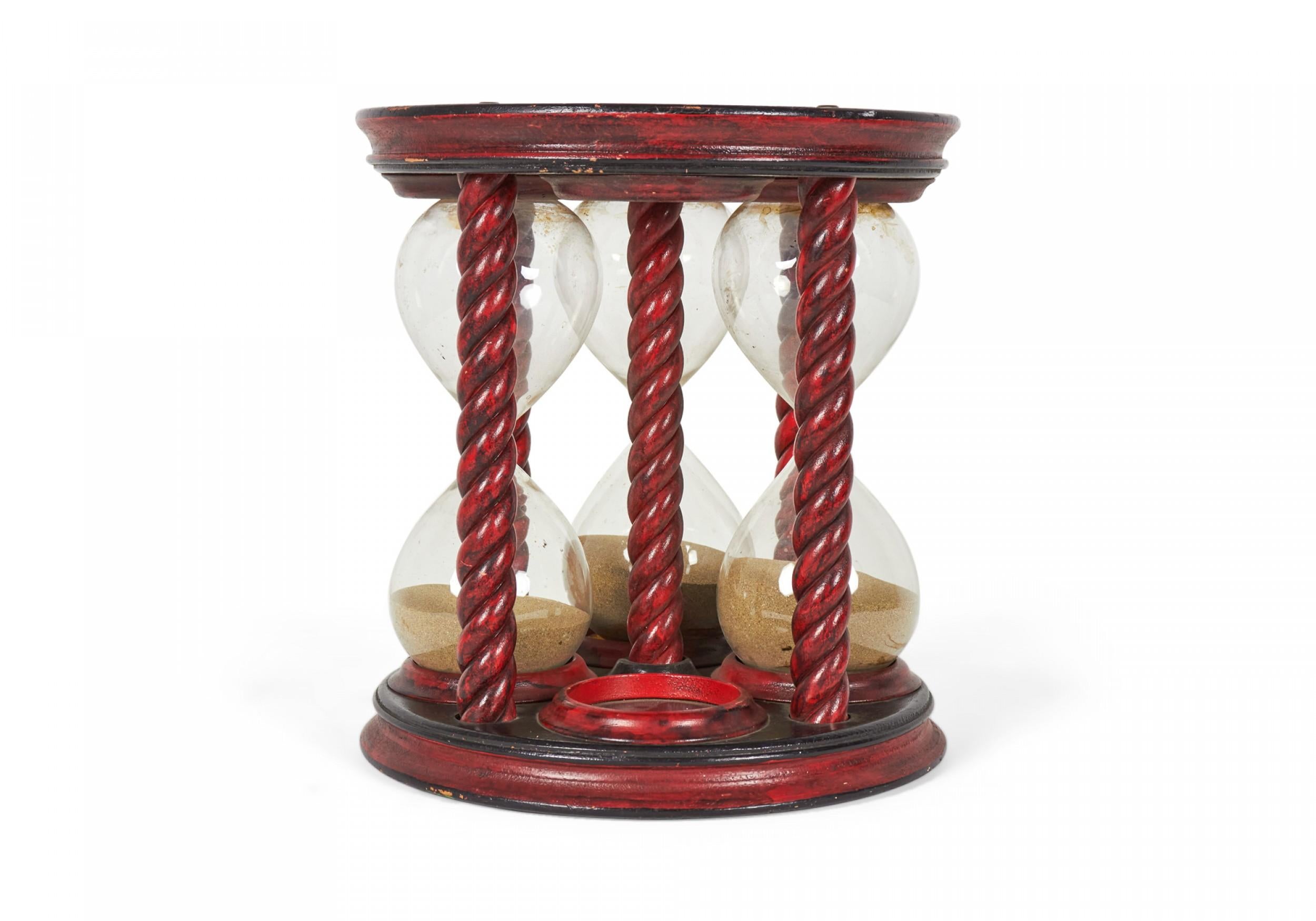 20ième siècle Verre d'heure en laque décorée rouge en vente