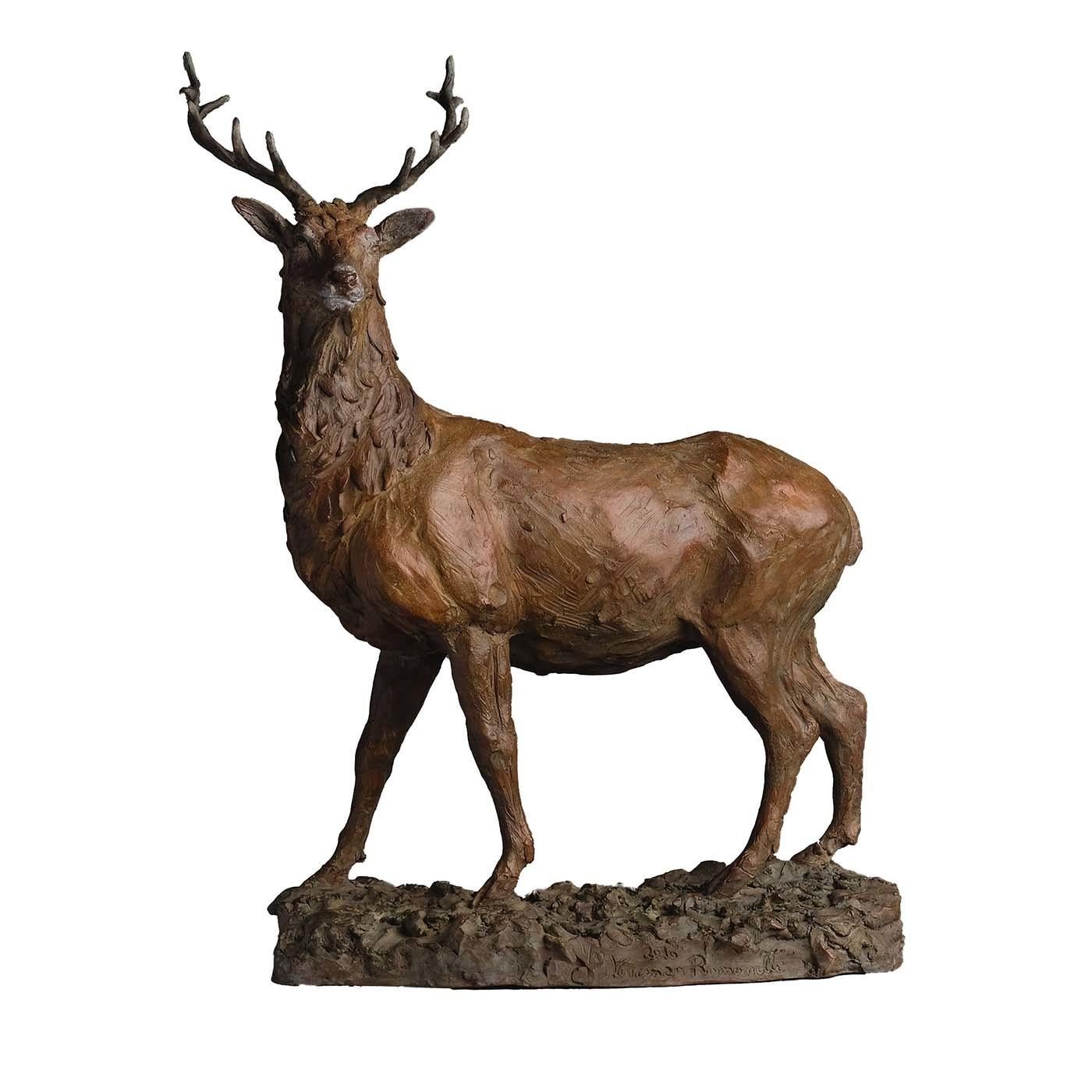 Symbol of spiritual authority, a red deer stag is here depicted in all its magnificent elegance. Vincenzo Romanelli studied this animal up close in the wilderness of the Scottish highlands and created a clay model. When he returned to his Florentine