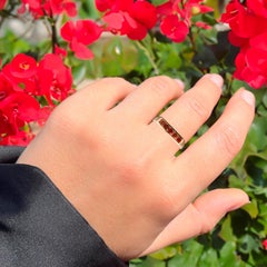 Anello con diamante rosso da 0,35 carati in oro giallo 9 carati