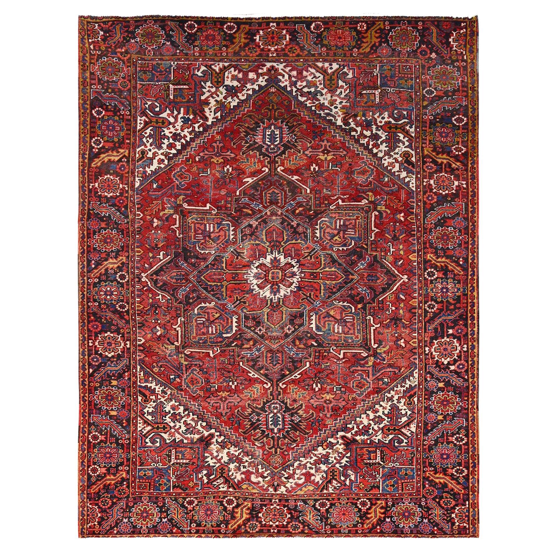 Roter handgeknüpfter Vintage böhmischer persischer Heriz-Teppich aus Wolle im Distressed-Look im Angebot