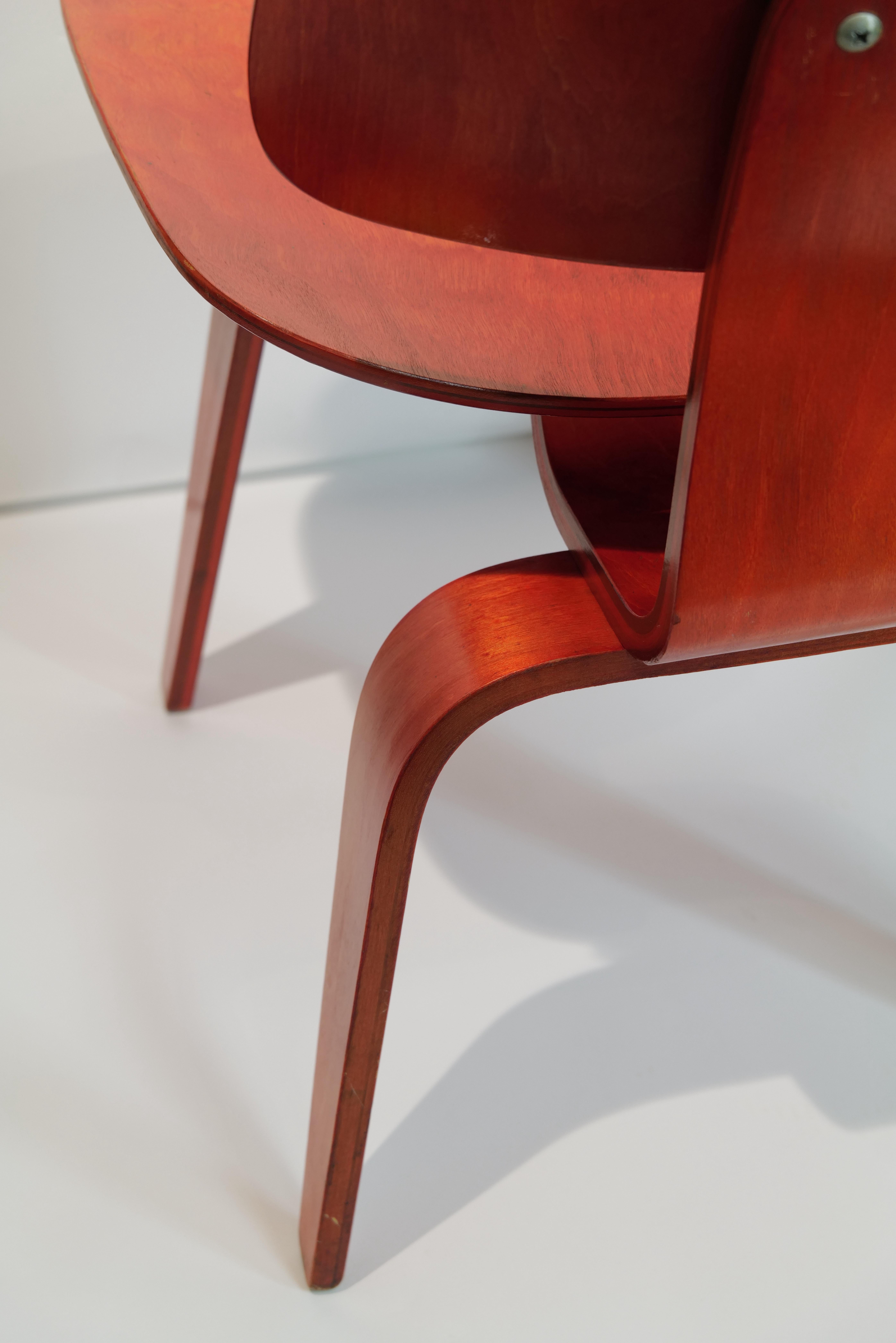 Red Eames DCW in vendita 3