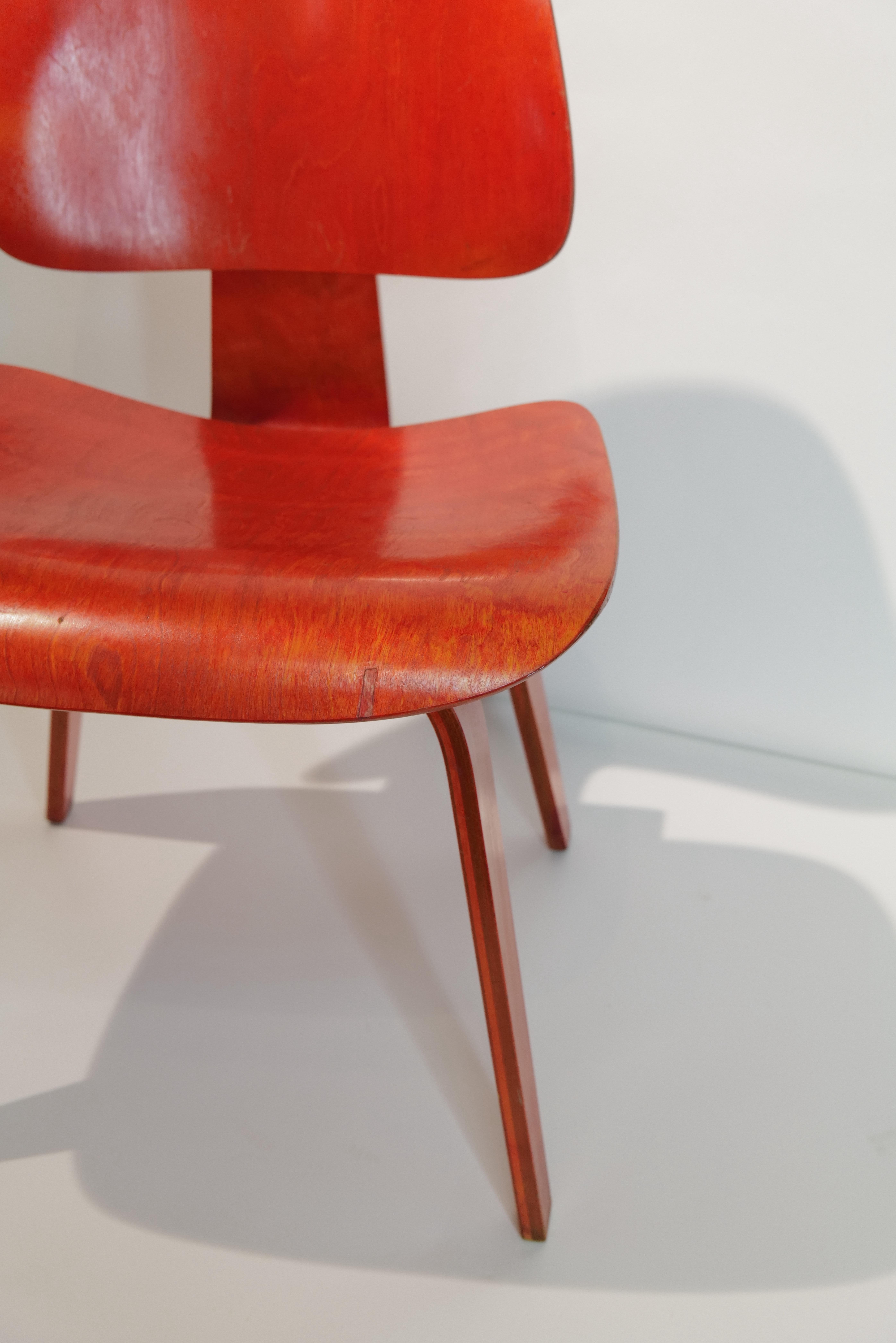 Red Eames DCW in vendita 5