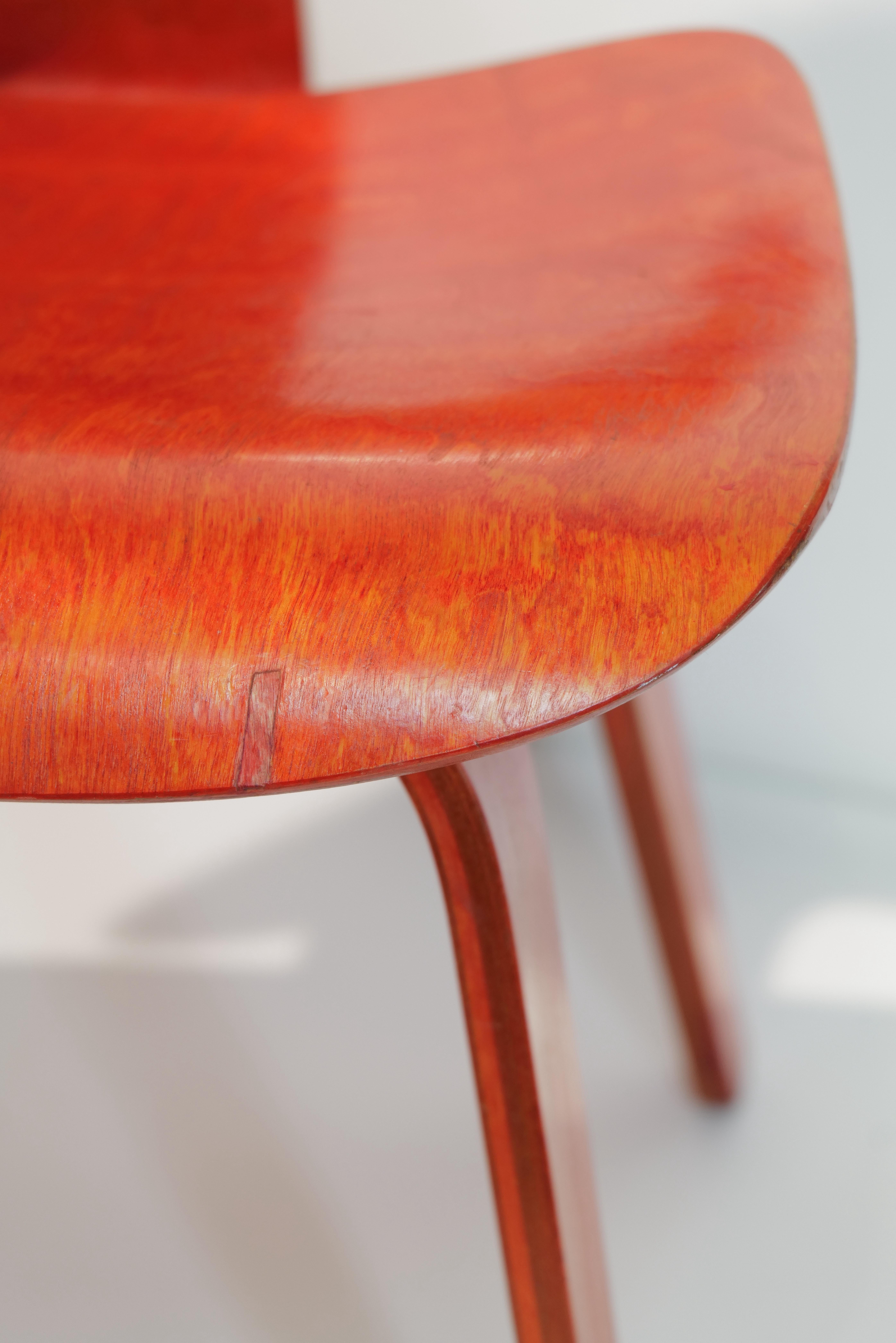 Red Eames DCW in vendita 6