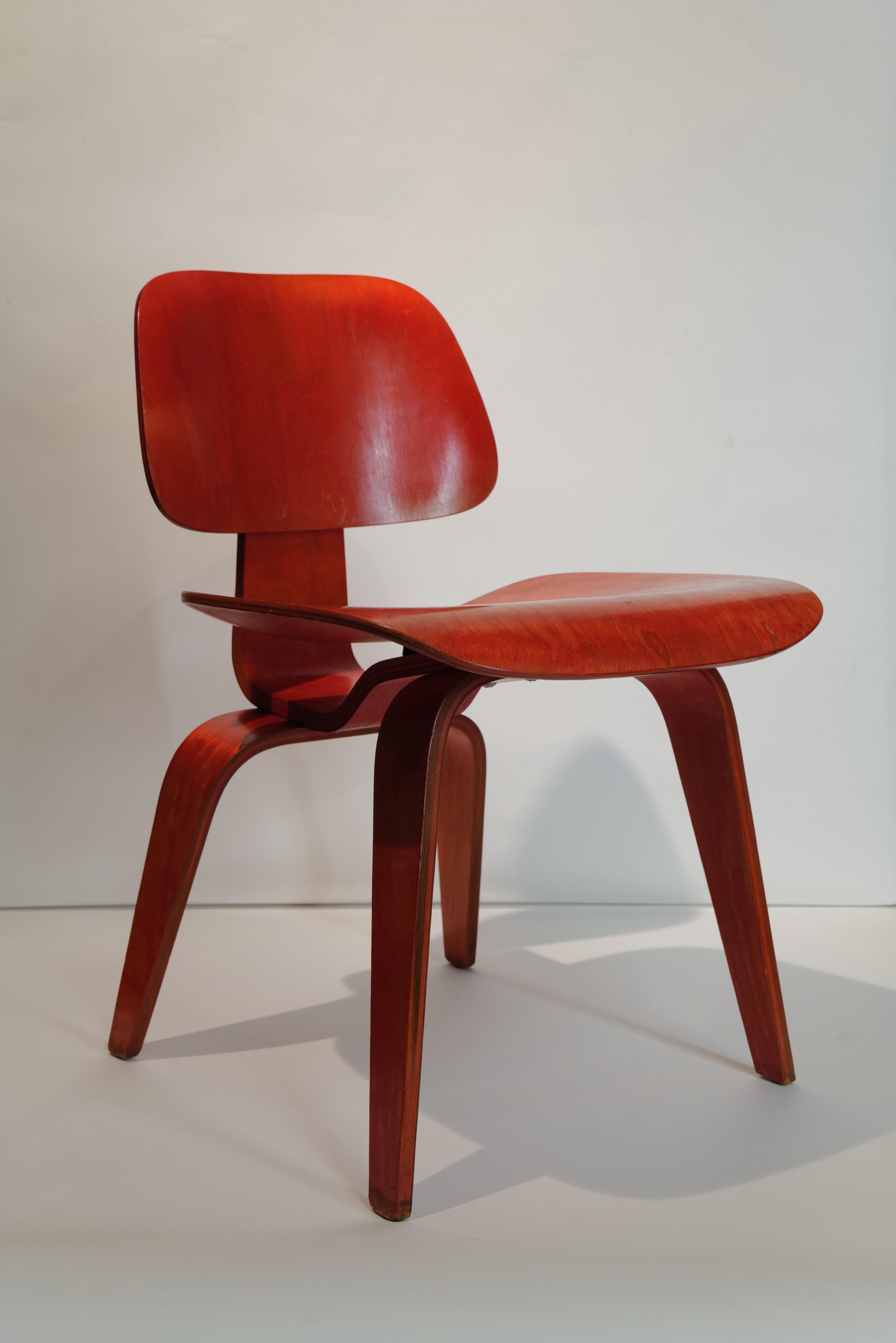 Red Eames DCW in vendita 7