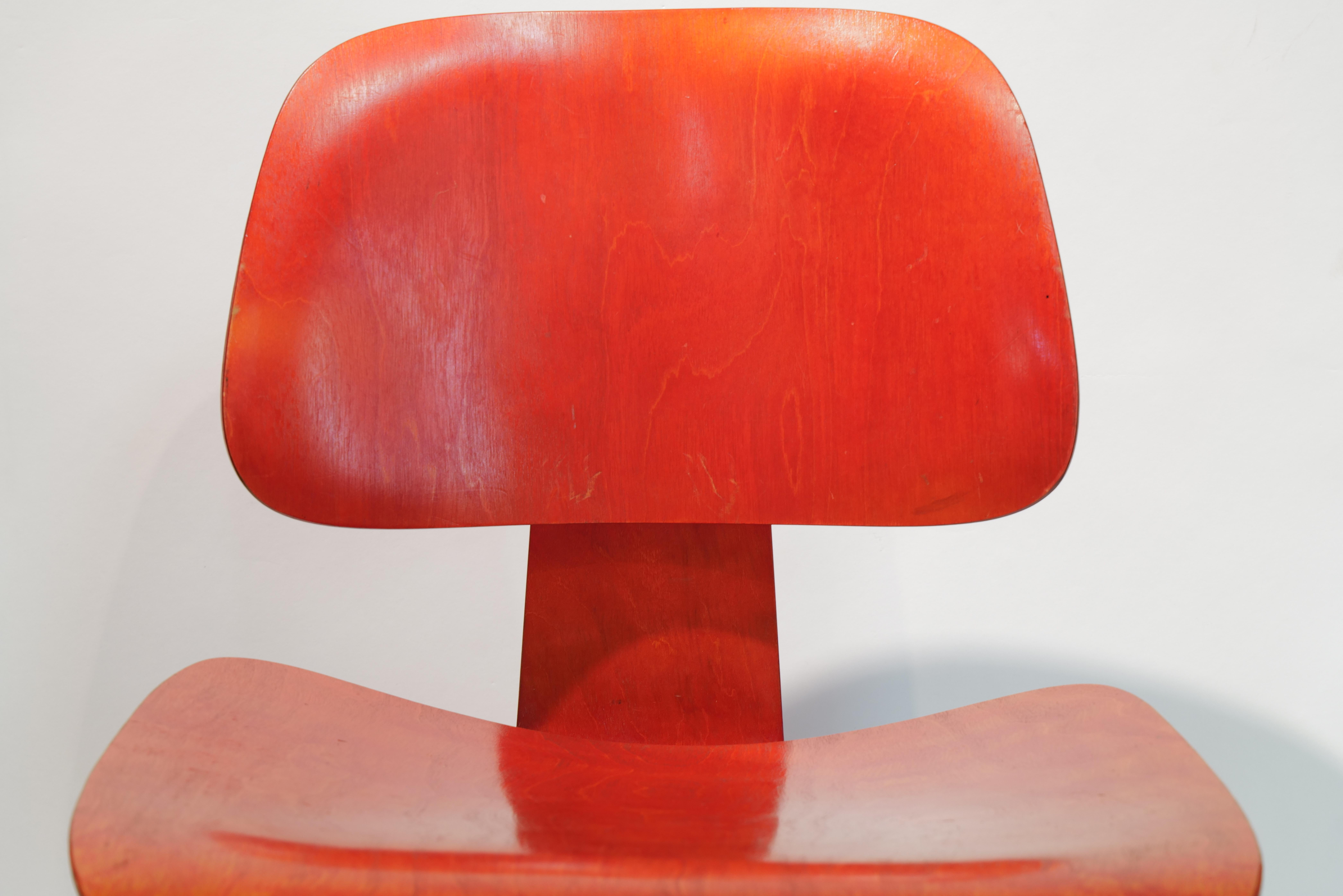 XX secolo Red Eames DCW in vendita