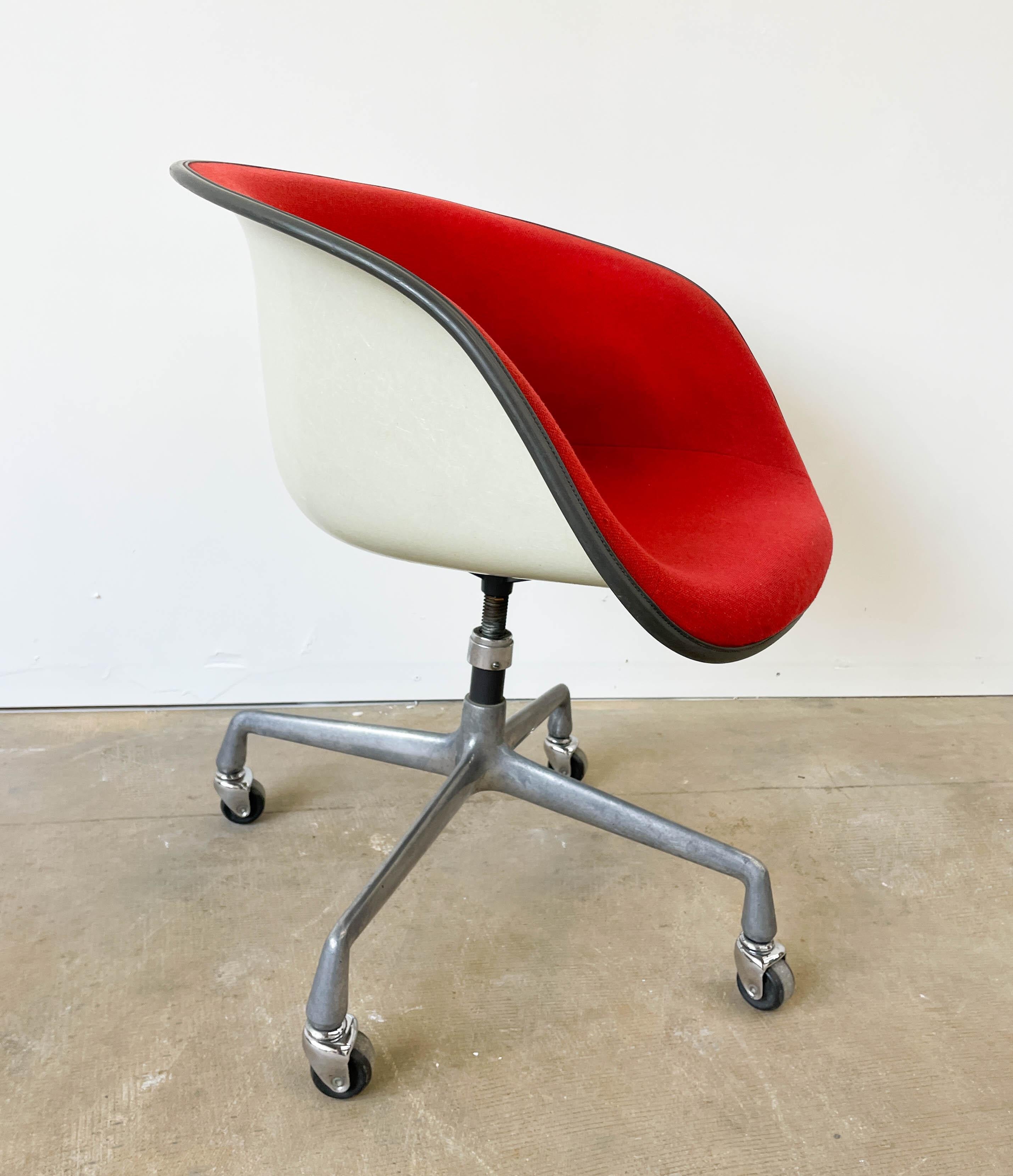 Red Eames Lowback Swivel Armchair In Fair Condition In Kalamazoo, MI