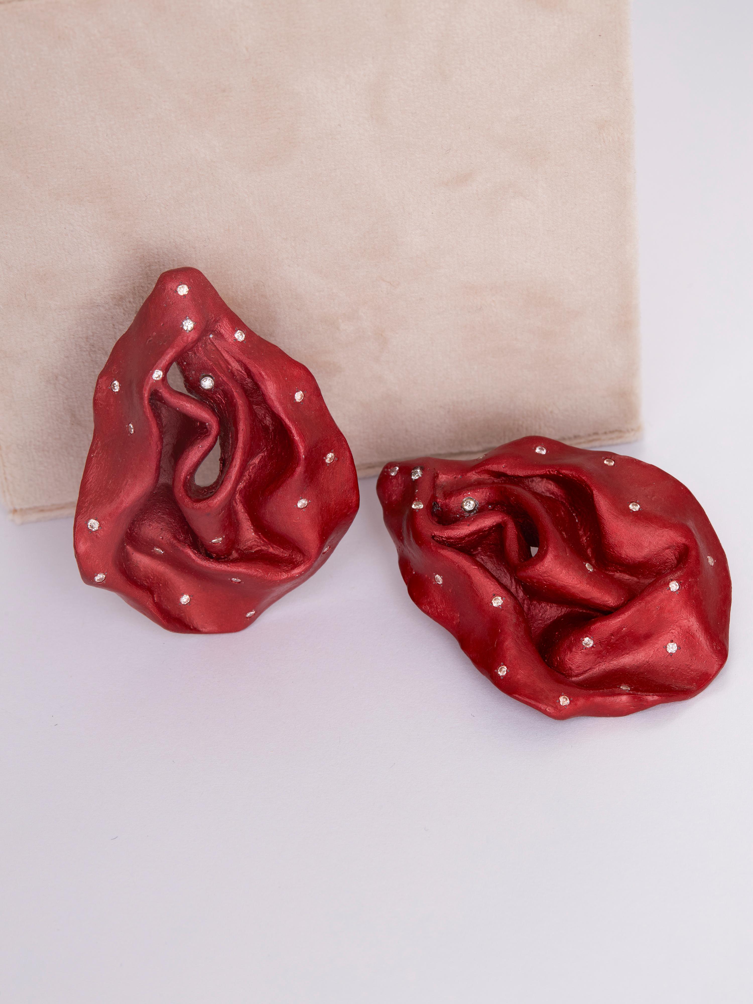 Contemporaneo Orecchini rossi in alluminio riciclato, oro 18kt e diamante in vendita