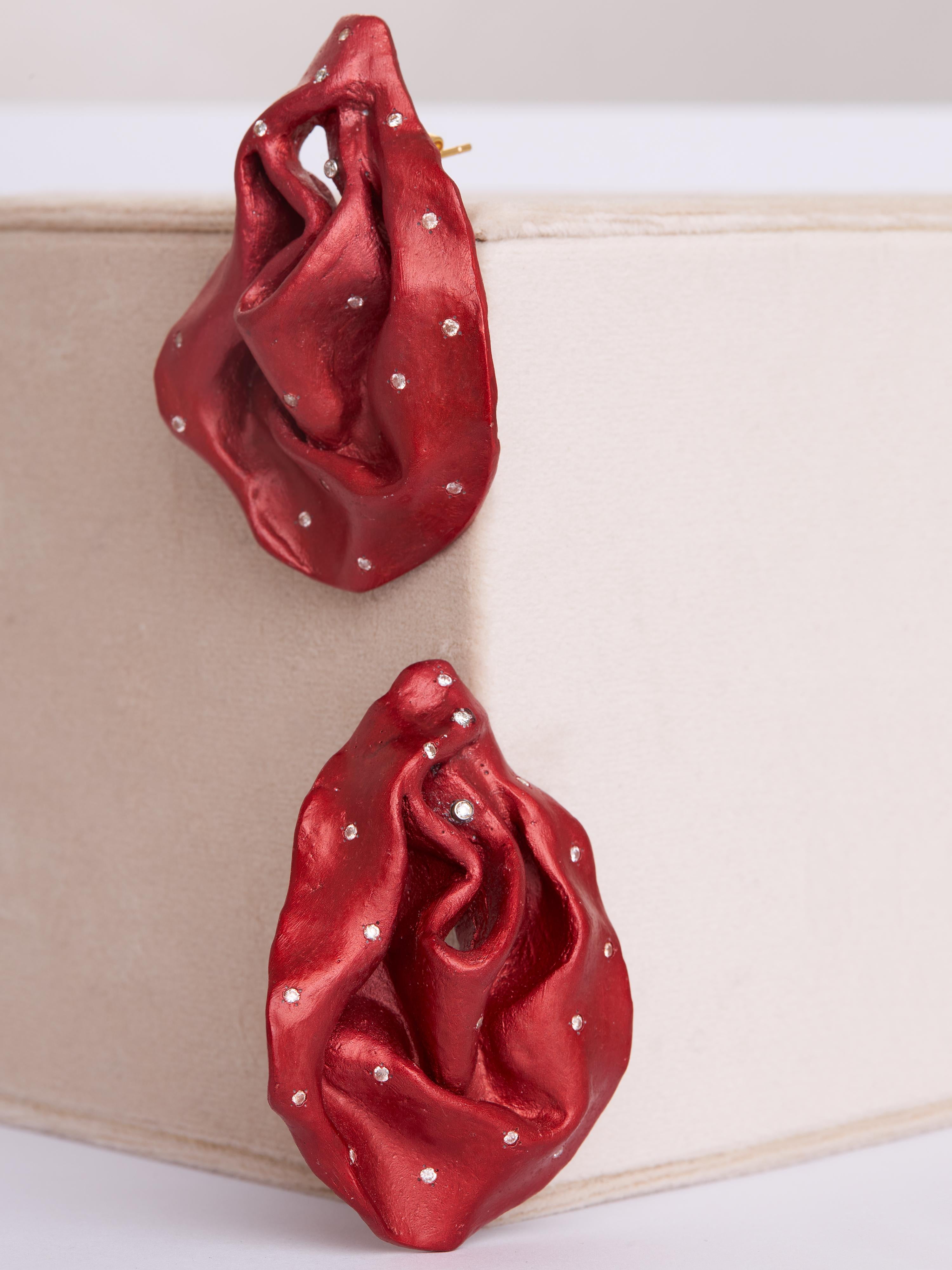 Taglio rotondo Orecchini rossi in alluminio riciclato, oro 18kt e diamante in vendita