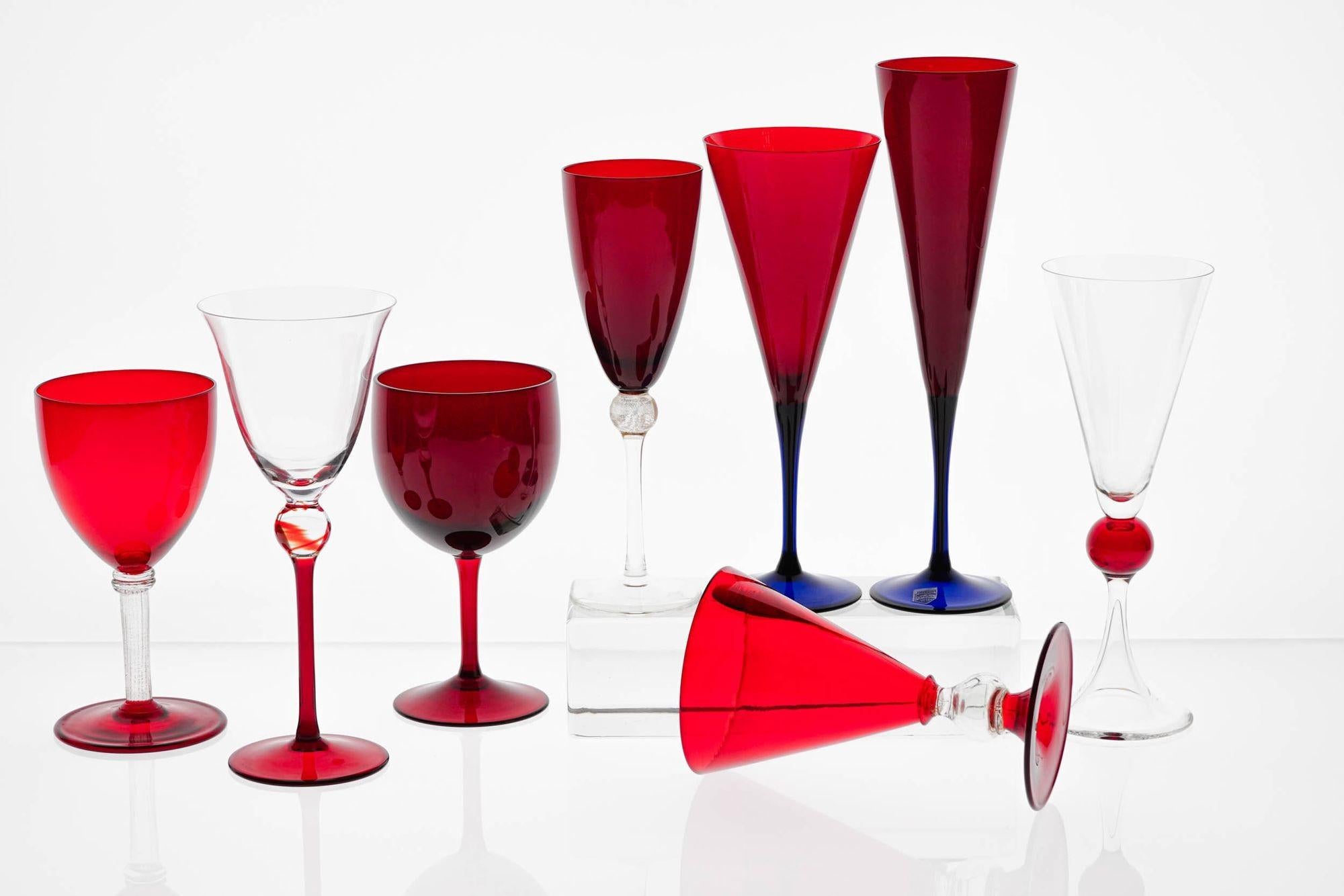Rotes eklektisches Set aus 8 Cenedese Murano Stem-Gläsern, jedes in einem anderen Design im Angebot 3