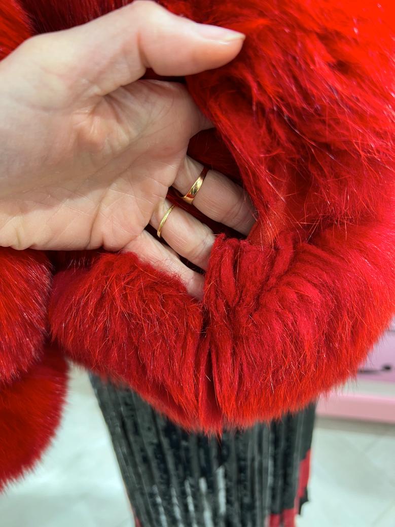 Chaqueta de piel roja de borde a borde en venta 2