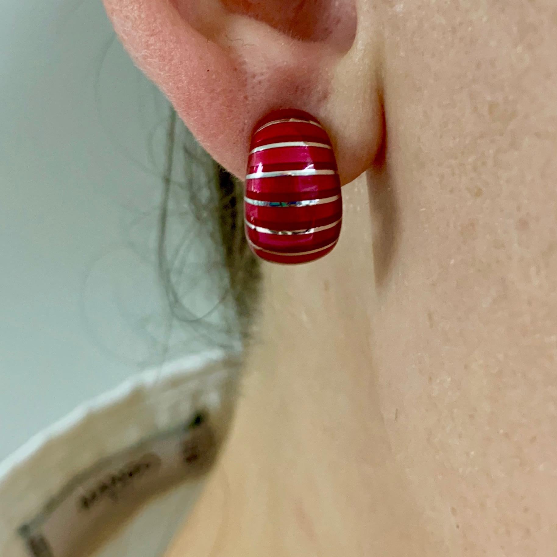 Boucles d'oreilles en or blanc 18 carats avec émail rouge en vente 3