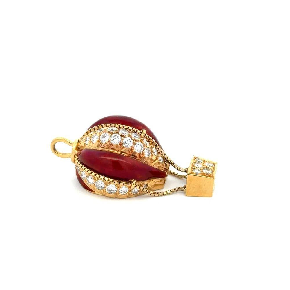 Colgante vintage de oro con globo aerostático articulado de esmalte rojo y diamantes en Excelente estado para la venta en Montreal, QC